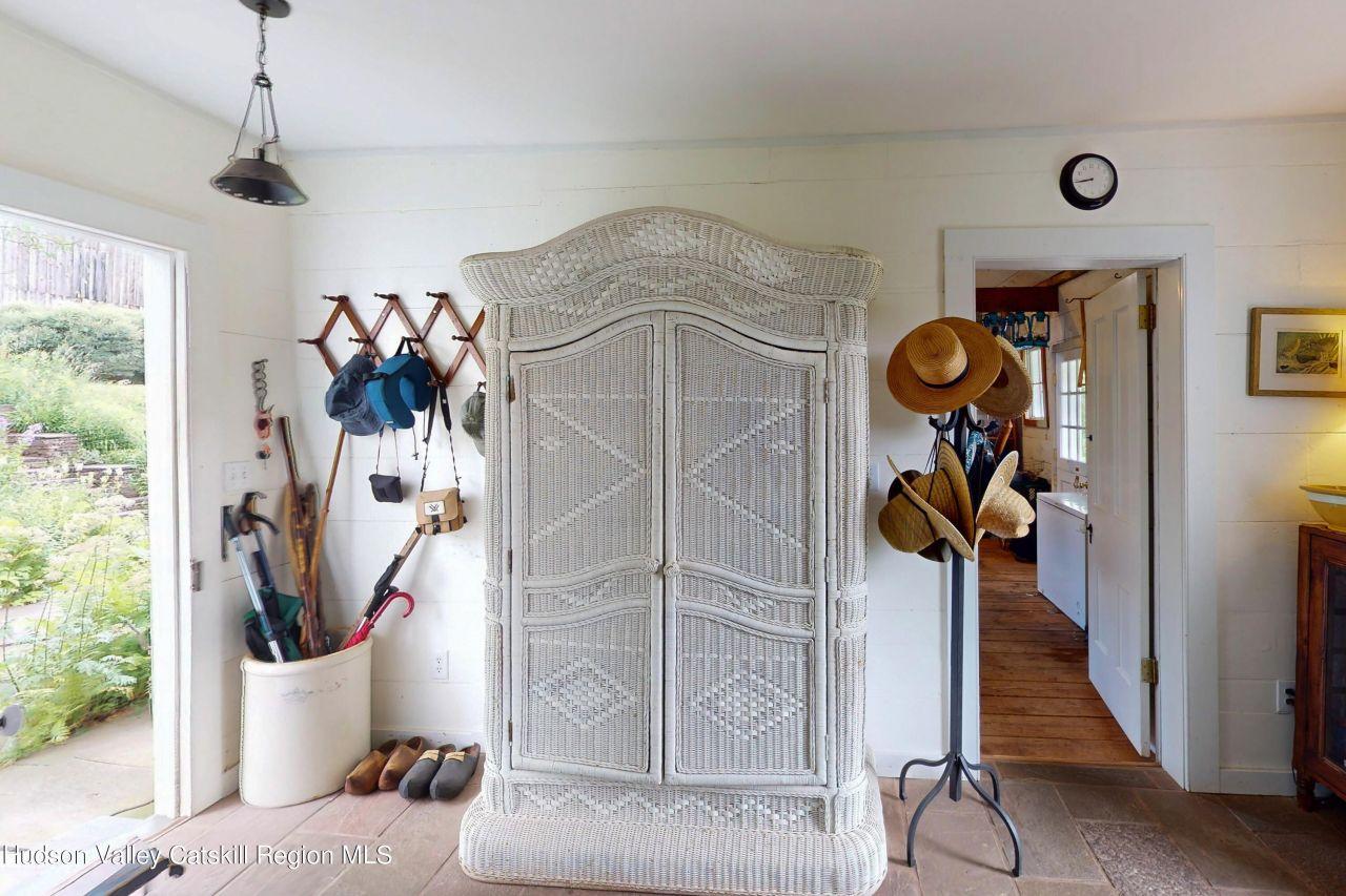 Bovina, New York, 13740, United States, 4 Bedrooms Bedrooms, ,2 BathroomsBathrooms,Residential,For Sale,1826483