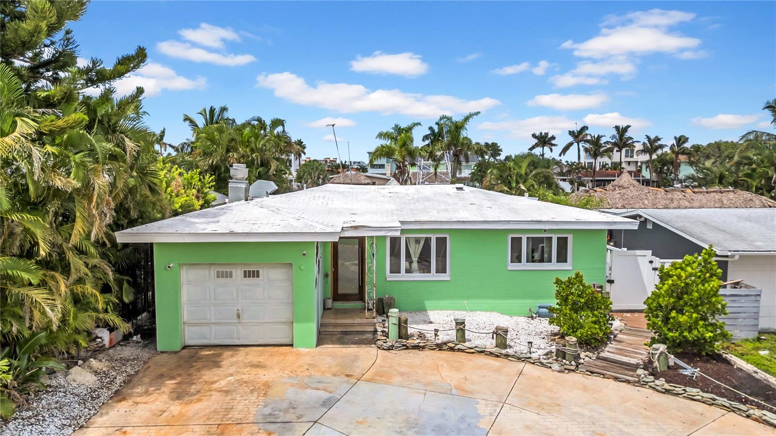 Redington Beach, Florida, 33708, United States, 2 Bedrooms Bedrooms, ,2 BathroomsBathrooms,Residential,For Sale,1978870