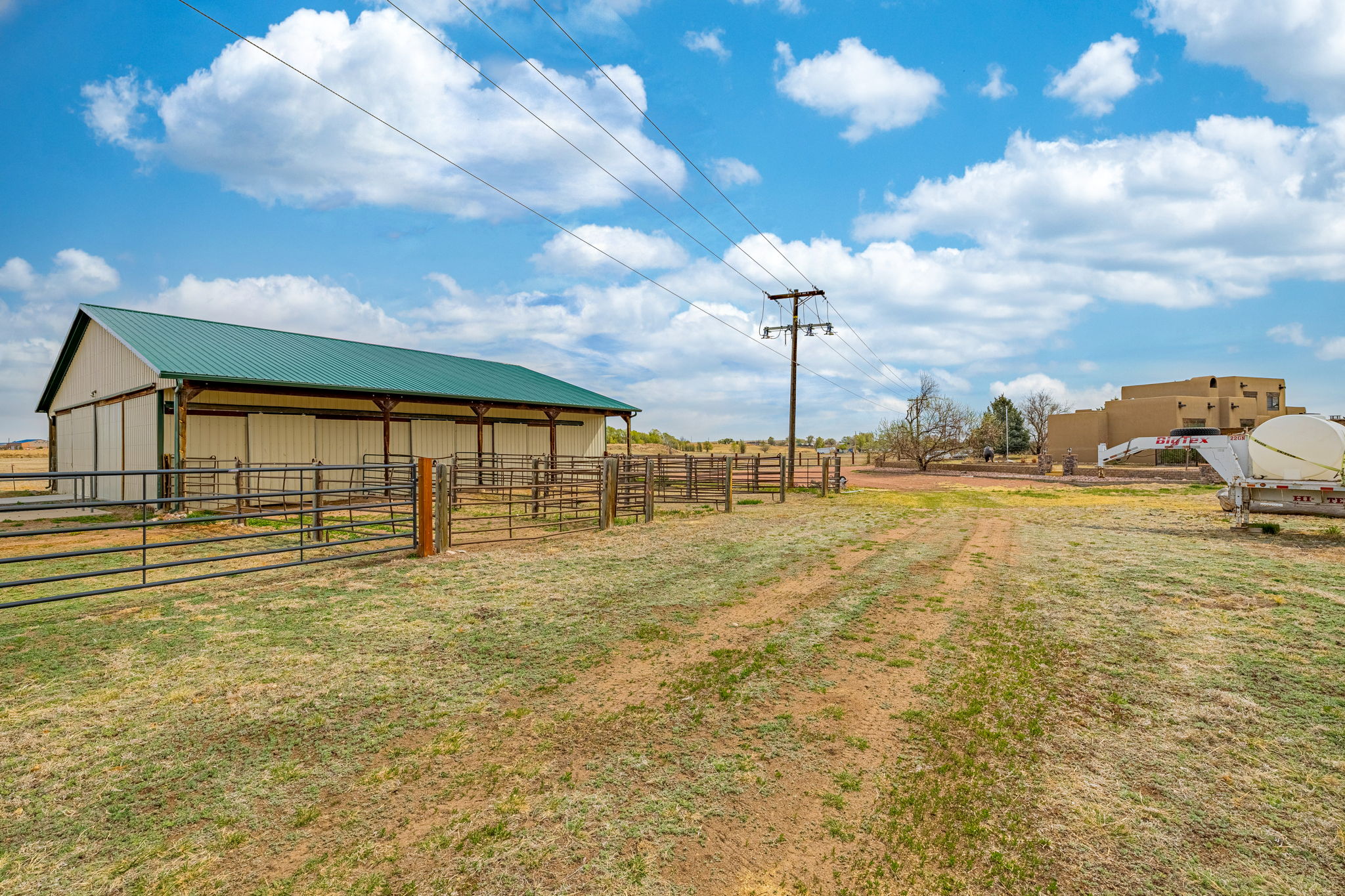  Rare creek side opportunity on 80 close-in acres - 物件實景