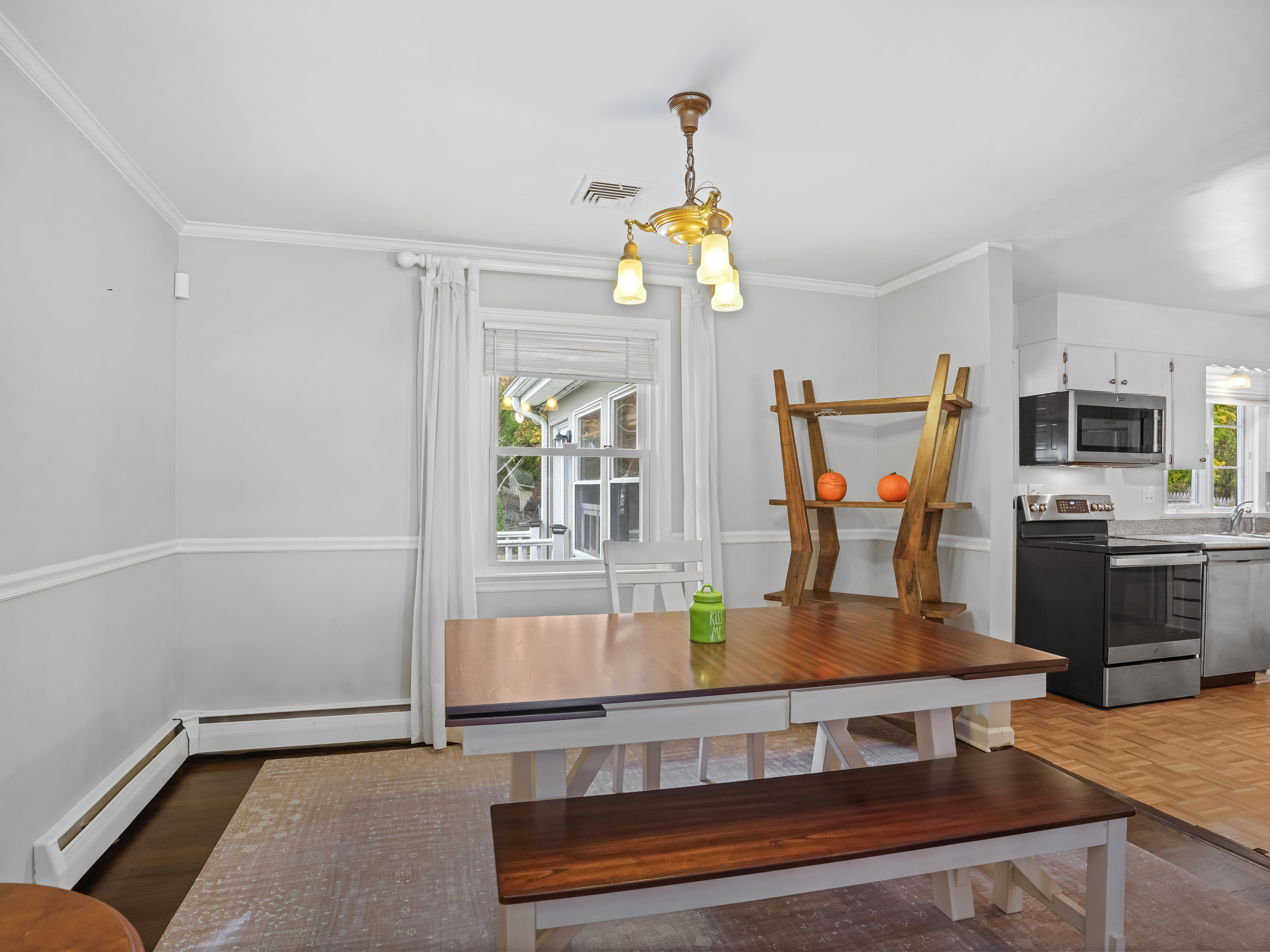 Norwalk, Connecticut, 06850, United States, 3 Bedrooms Bedrooms, ,2 BathroomsBathrooms,Residential,For Sale,1989488