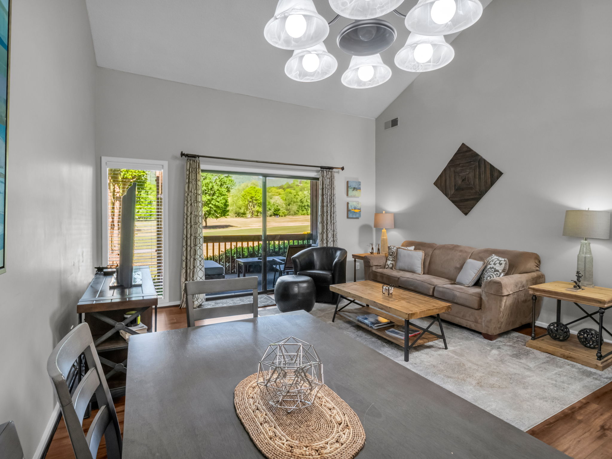  182 W. Lake Dr. S. - 物件實景