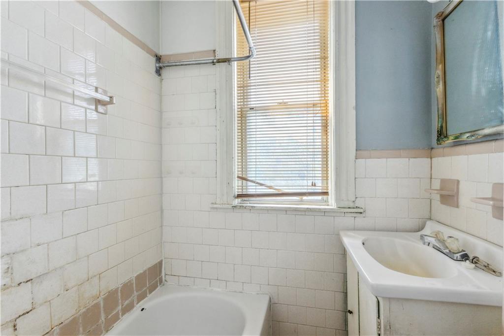 Providence, Rhode Island, 02905, United States, 6 Bedrooms Bedrooms, ,3 BathroomsBathrooms,Residential,For Sale,1928743