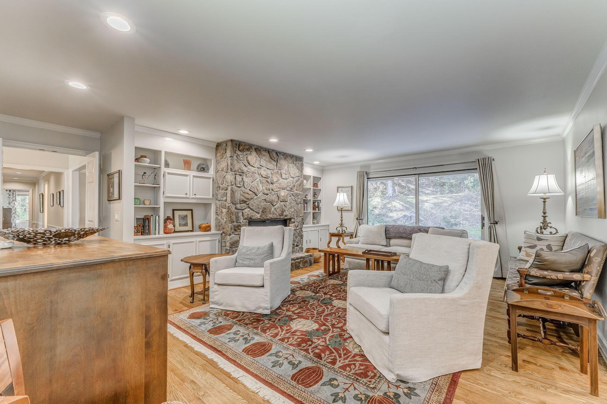 Dalton, Georgia, 30720, United States, 4 Bedrooms Bedrooms, ,4 BathroomsBathrooms,Residential,For Sale,1998245