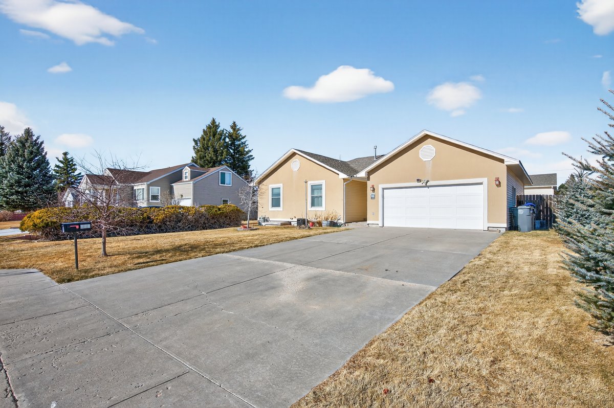 Cheyenne, Wyoming, 82009, United States, 5 Bedrooms Bedrooms, ,2 BathroomsBathrooms,Residential,For Sale,2016553