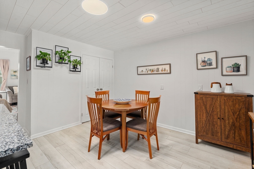 Watertown, Massachusetts, 02472, United States, 2 Bedrooms Bedrooms, ,1 BathroomBathrooms,Residential,For Sale,1950819