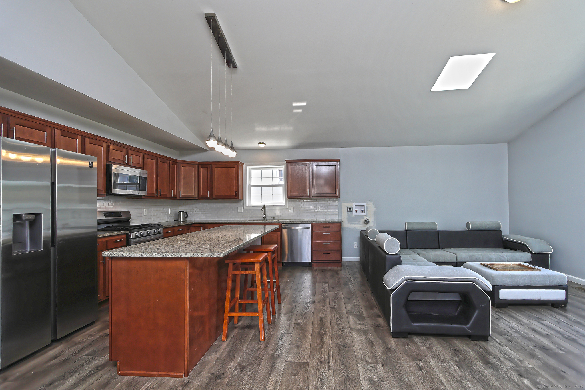 West Haven, Connecticut, 06516, United States, 5 Bedrooms Bedrooms, ,3 BathroomsBathrooms,Residential,For Sale,1918382