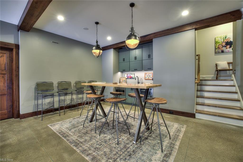 Williamstown, West Virginia, 26187, United States, 5 Bedrooms Bedrooms, ,8 BathroomsBathrooms,Residential,For Sale,1980118