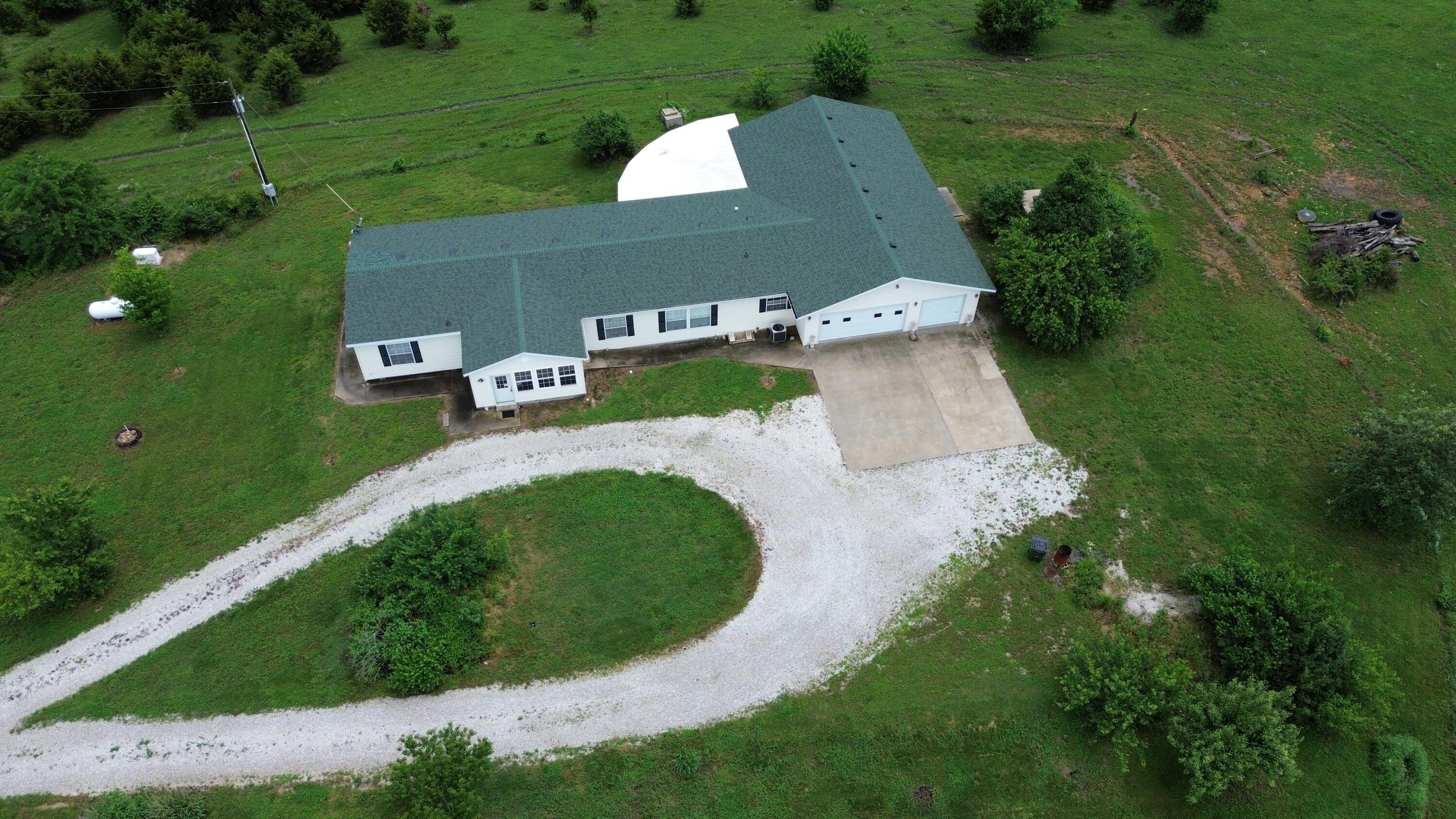 Bolivar, Missouri, 65613, United States, 4 Bedrooms Bedrooms, ,2 BathroomsBathrooms,Residential,For Sale,1996744