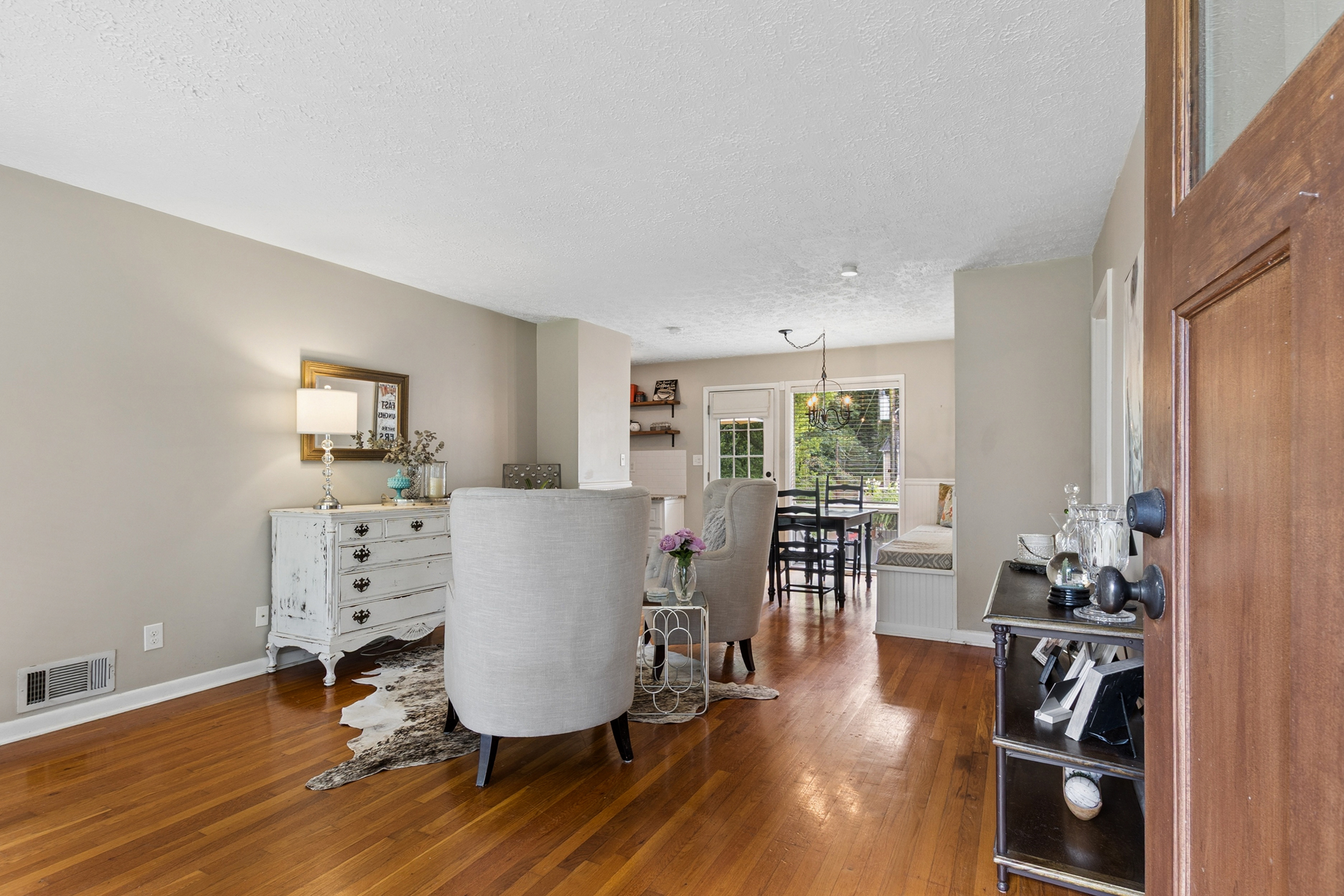  Updated Ranch in Coveted Forest Hills - 物件實景