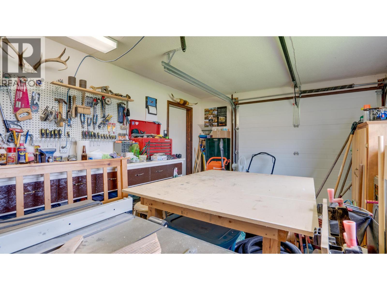 ARMSTRONG, British Columbia, V4Y 0B3, CA, 4 Bedrooms Bedrooms, ,2 BathroomsBathrooms,Residential,For Sale,1950406