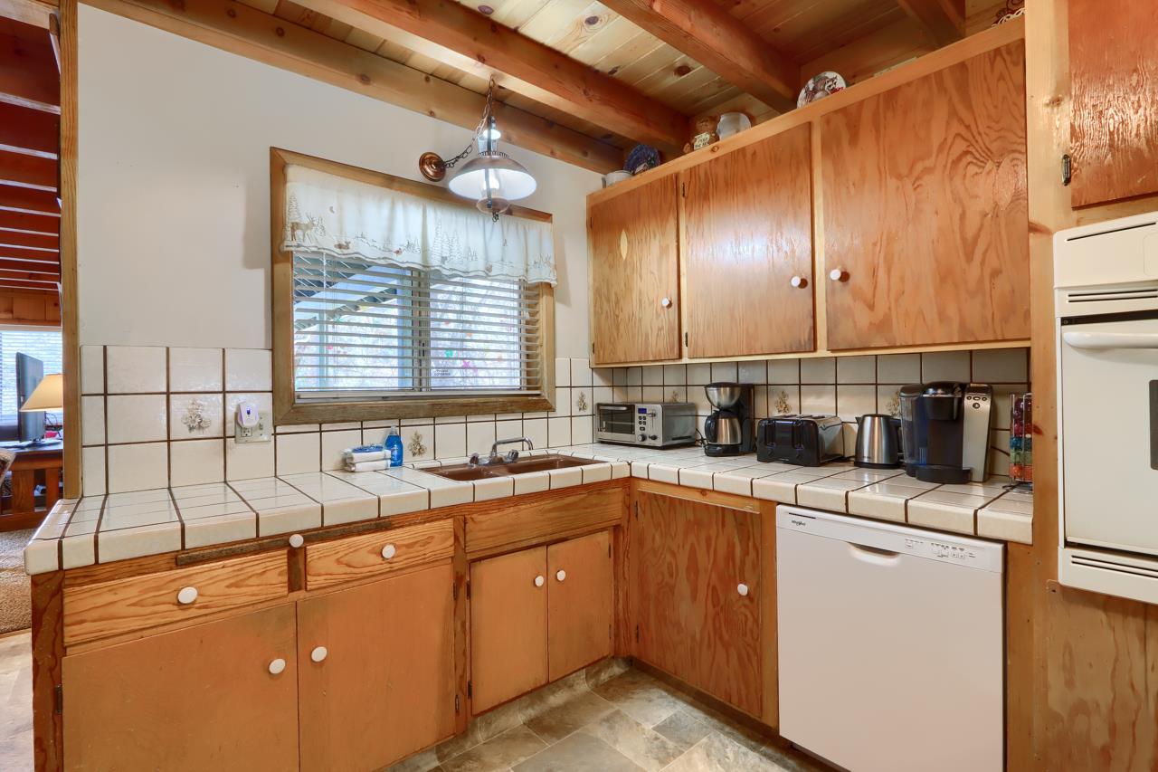 Yosemite, California, 95389, United States, 5 Bedrooms Bedrooms, ,4 BathroomsBathrooms,Residential,For Sale,2048159