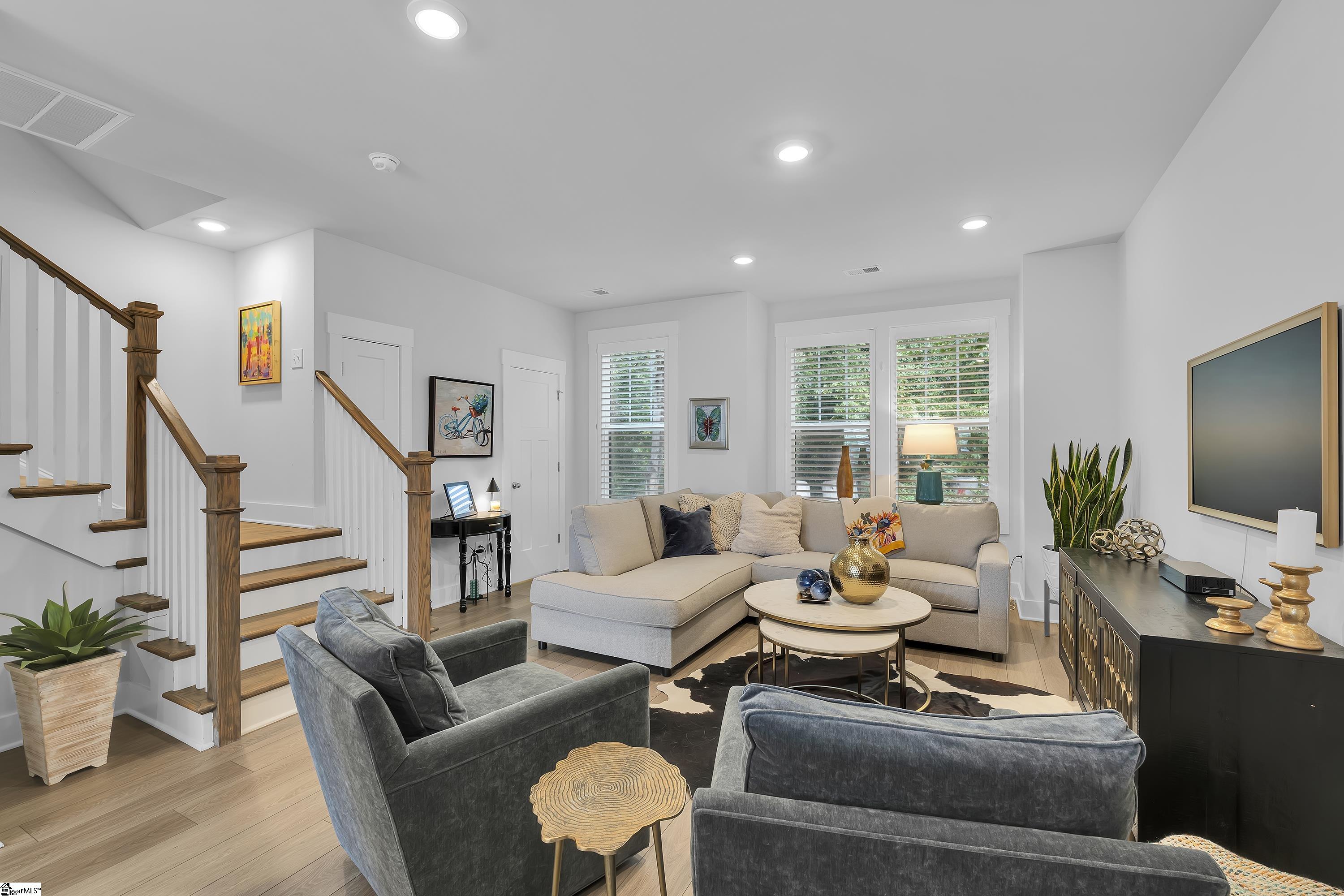 Greenville, South Carolina, 29605, United States, 3 Bedrooms Bedrooms, ,4 BathroomsBathrooms,Residential,For Sale,1958352