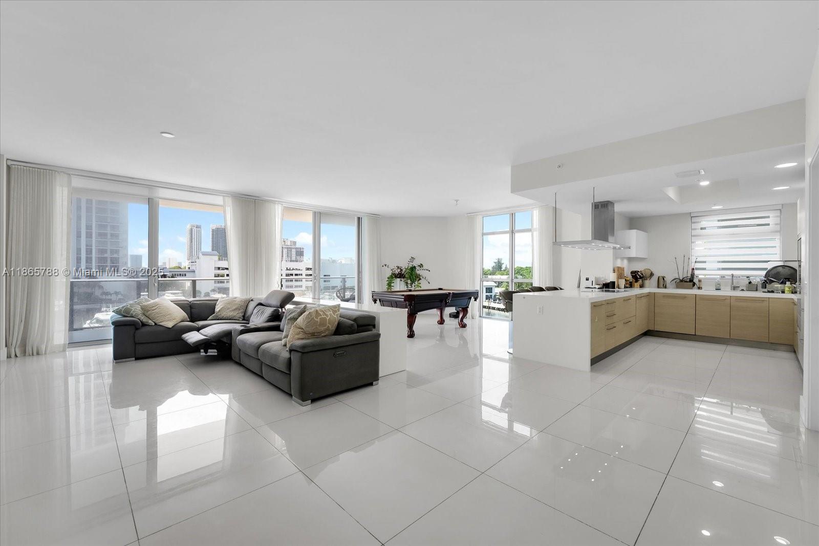 North Miami Beach, Florida, 33160, United States, 2 Bedrooms Bedrooms, ,3 BathroomsBathrooms,Residential,For Sale,1926964