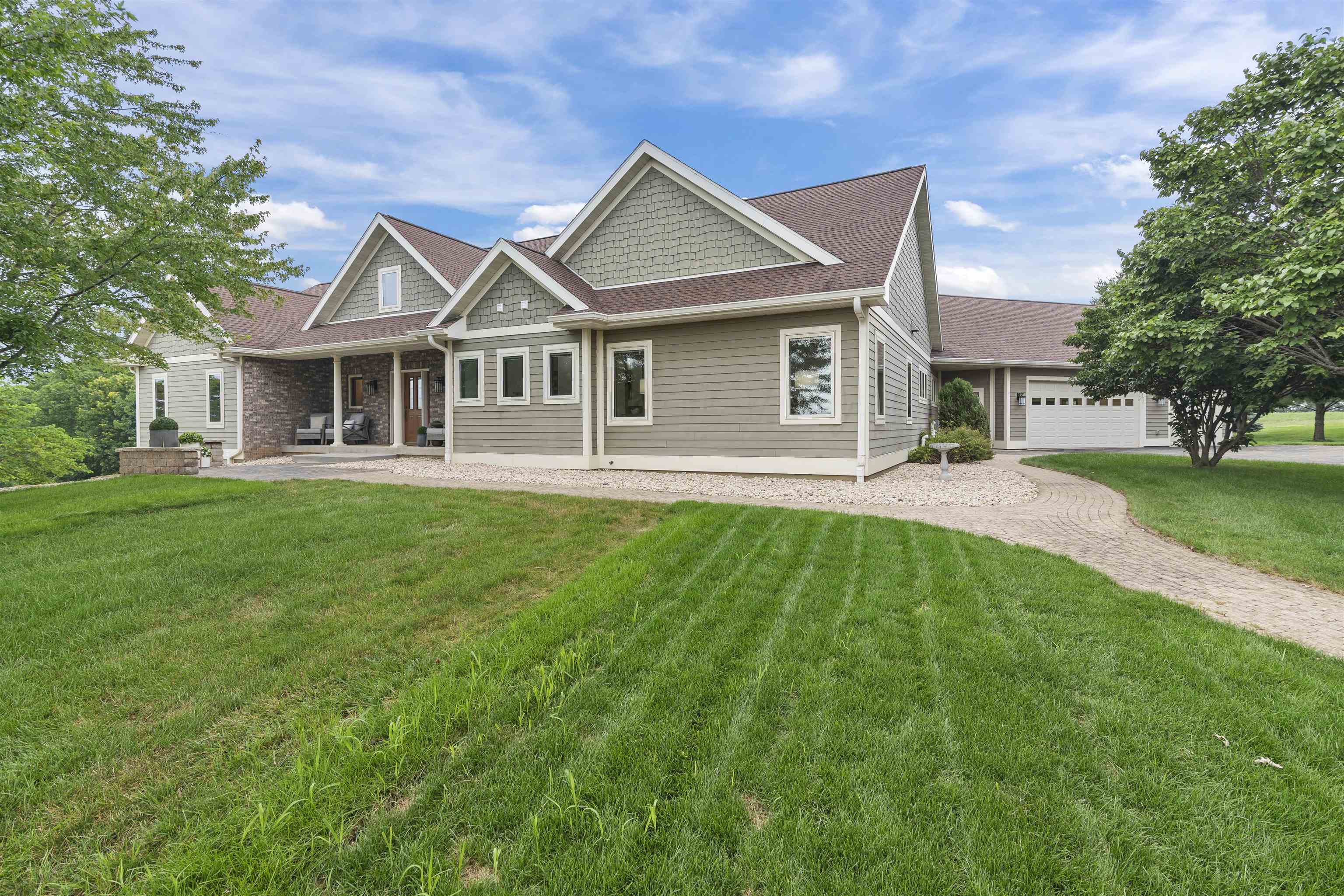 Avoca, Wisconsin, 53506, United States, 3 Bedrooms Bedrooms, ,4 BathroomsBathrooms,Residential,For Sale,1895039