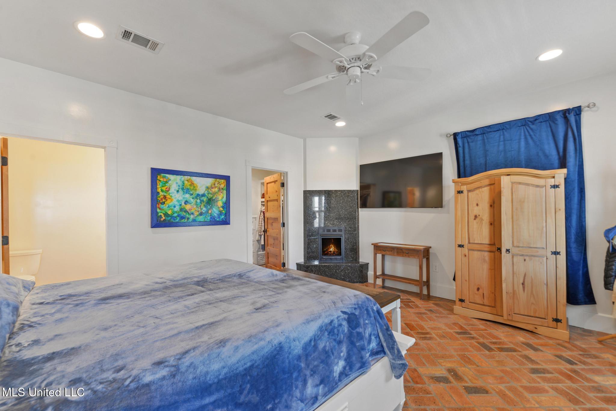 Pass Christian, Mississippi, 39571, United States, 5 Bedrooms Bedrooms, ,7 BathroomsBathrooms,Residential,For Sale,1989157