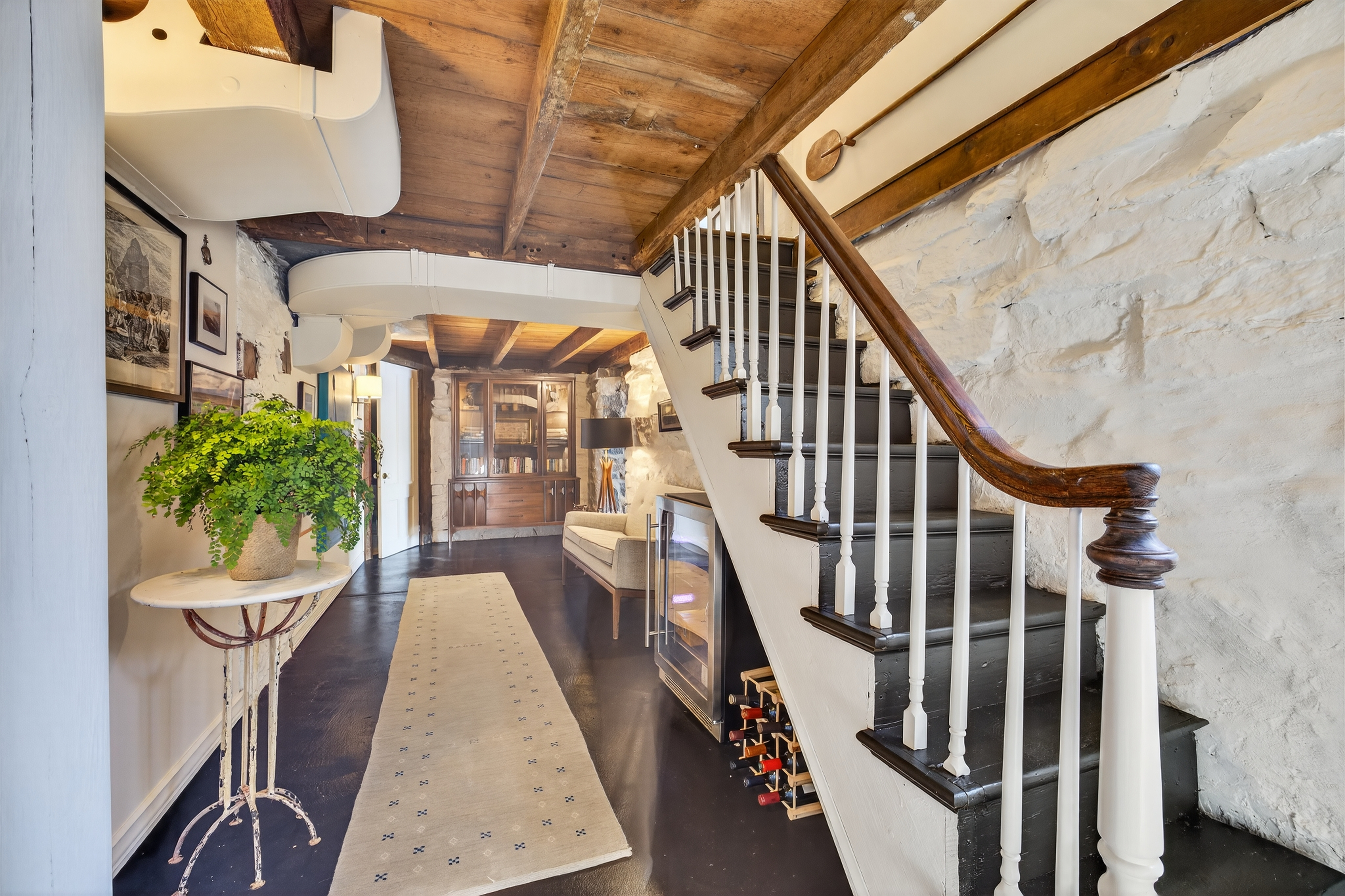  Classic Period Charm with Modern Amenities in the Village - 物件實景
