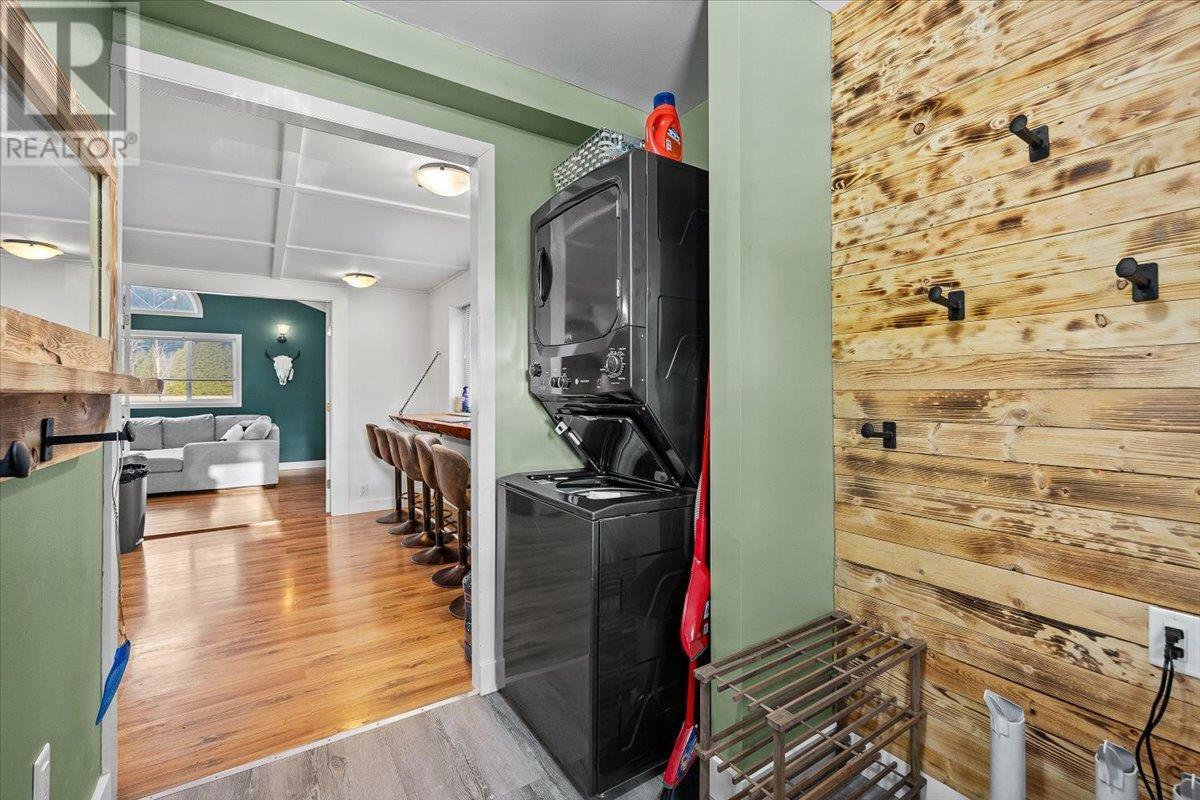 SICAMOUS, British Columbia, V0E 2V4, CA, 2 Bedrooms Bedrooms, ,2 BathroomsBathrooms,Residential,For Sale,1836920