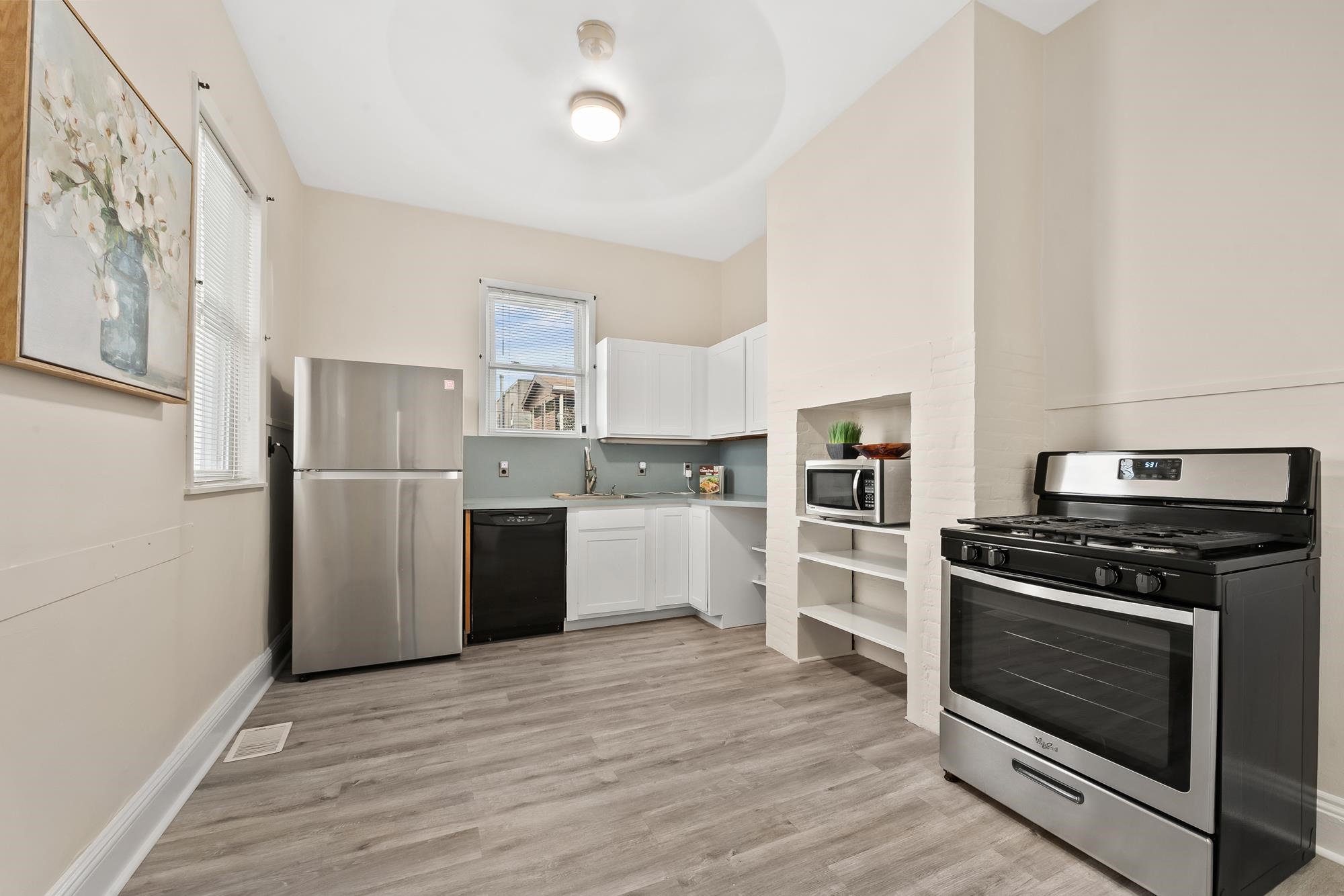 Union City, New Jersey, 07087, United States, 3 Bedrooms Bedrooms, ,2 BathroomsBathrooms,Residential,For Sale,2002067