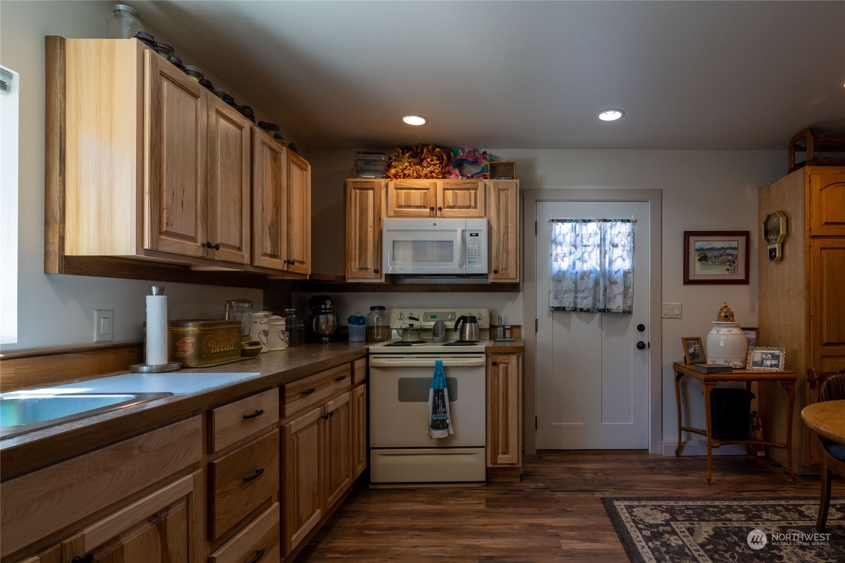 Malaga, Washington, 98828, United States, 3 Bedrooms Bedrooms, ,2 BathroomsBathrooms,Residential,For Sale,1898843