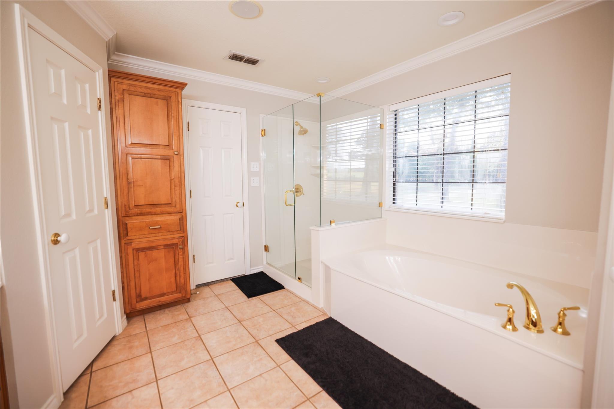 Terrell, Texas, 75161, United States, 3 Bedrooms Bedrooms, ,3 BathroomsBathrooms,Residential,For Sale,1977781