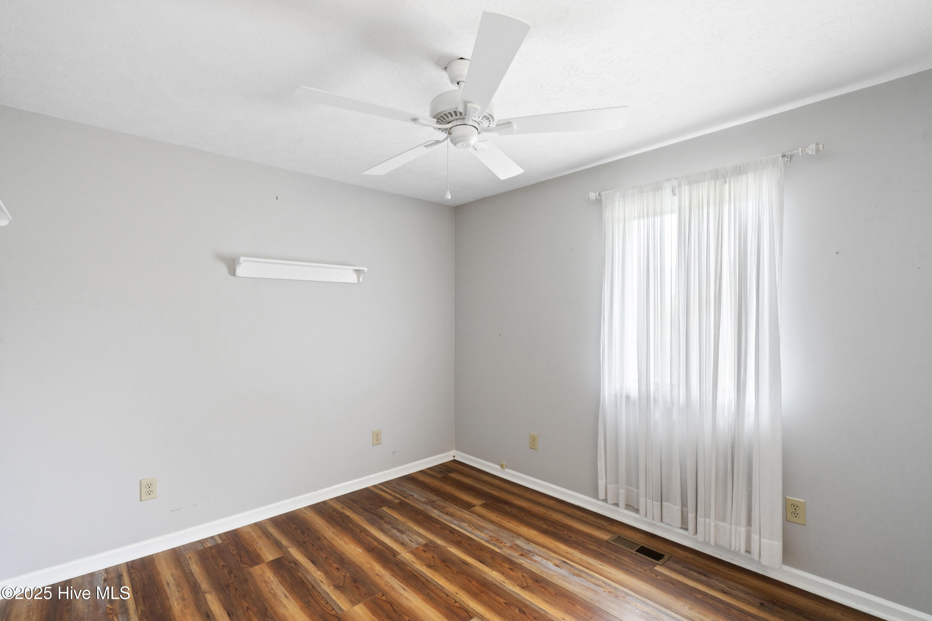 Emerald Isle, North Carolina, 28594, United States, 3 Bedrooms Bedrooms, ,3 BathroomsBathrooms,Residential,For Sale,1991113