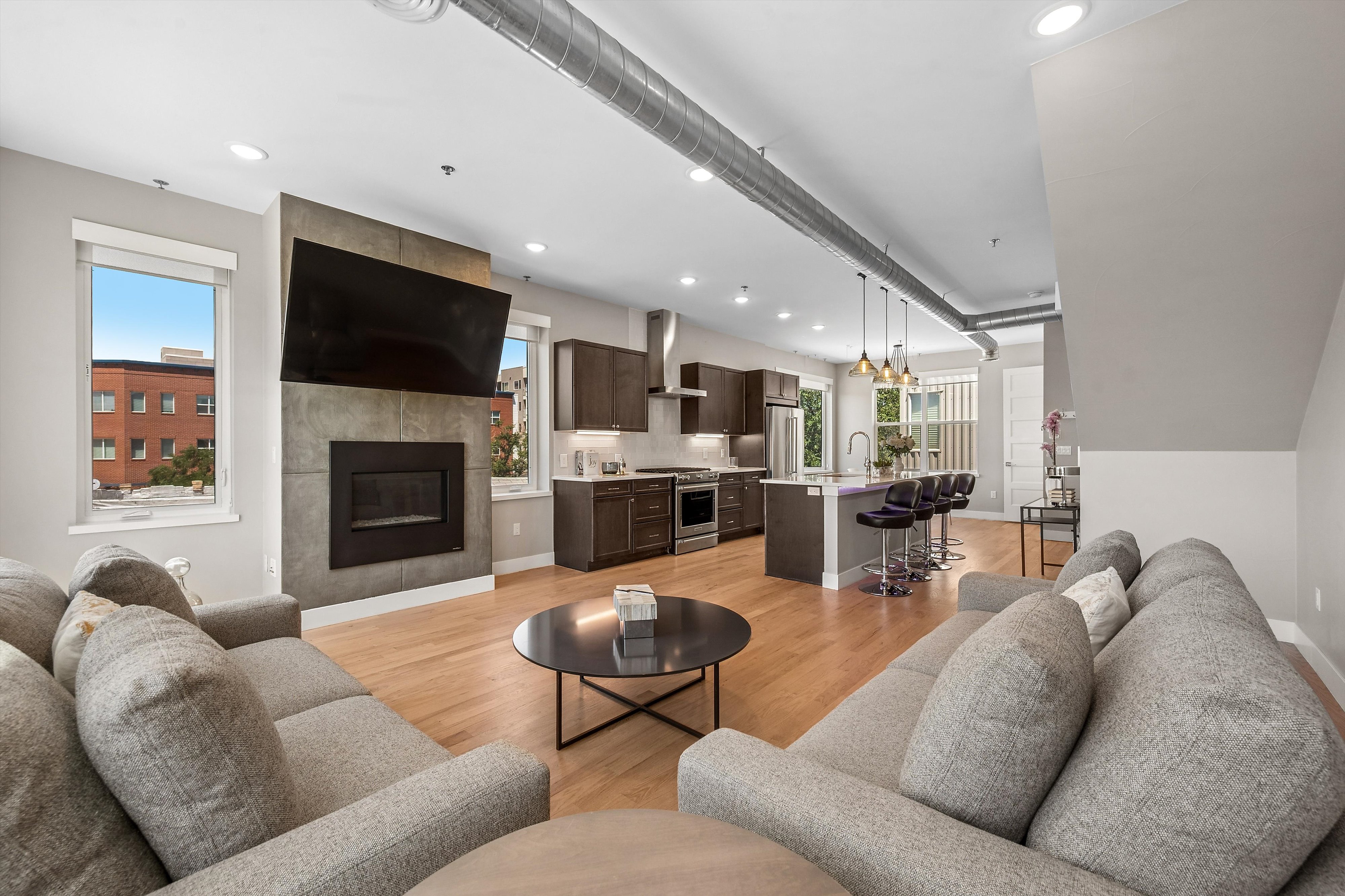  Condo Perched Above Jefferson Park with Rooftop Deck - 物件實景