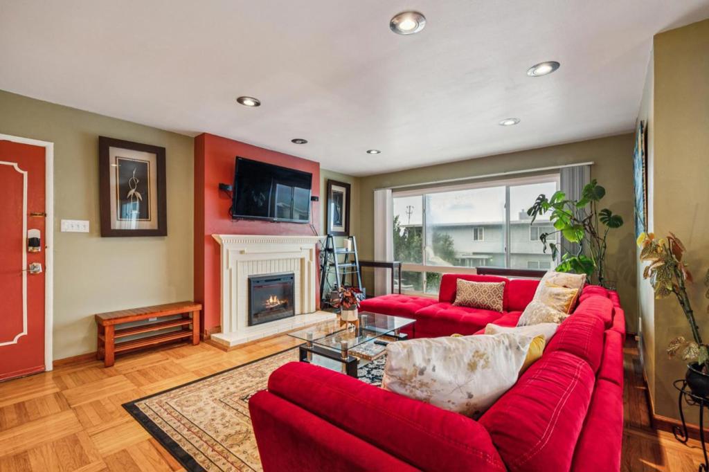 Daly City, California, 94015, United States, 5 Bedrooms Bedrooms, ,2 BathroomsBathrooms,Residential,For Sale,2010788