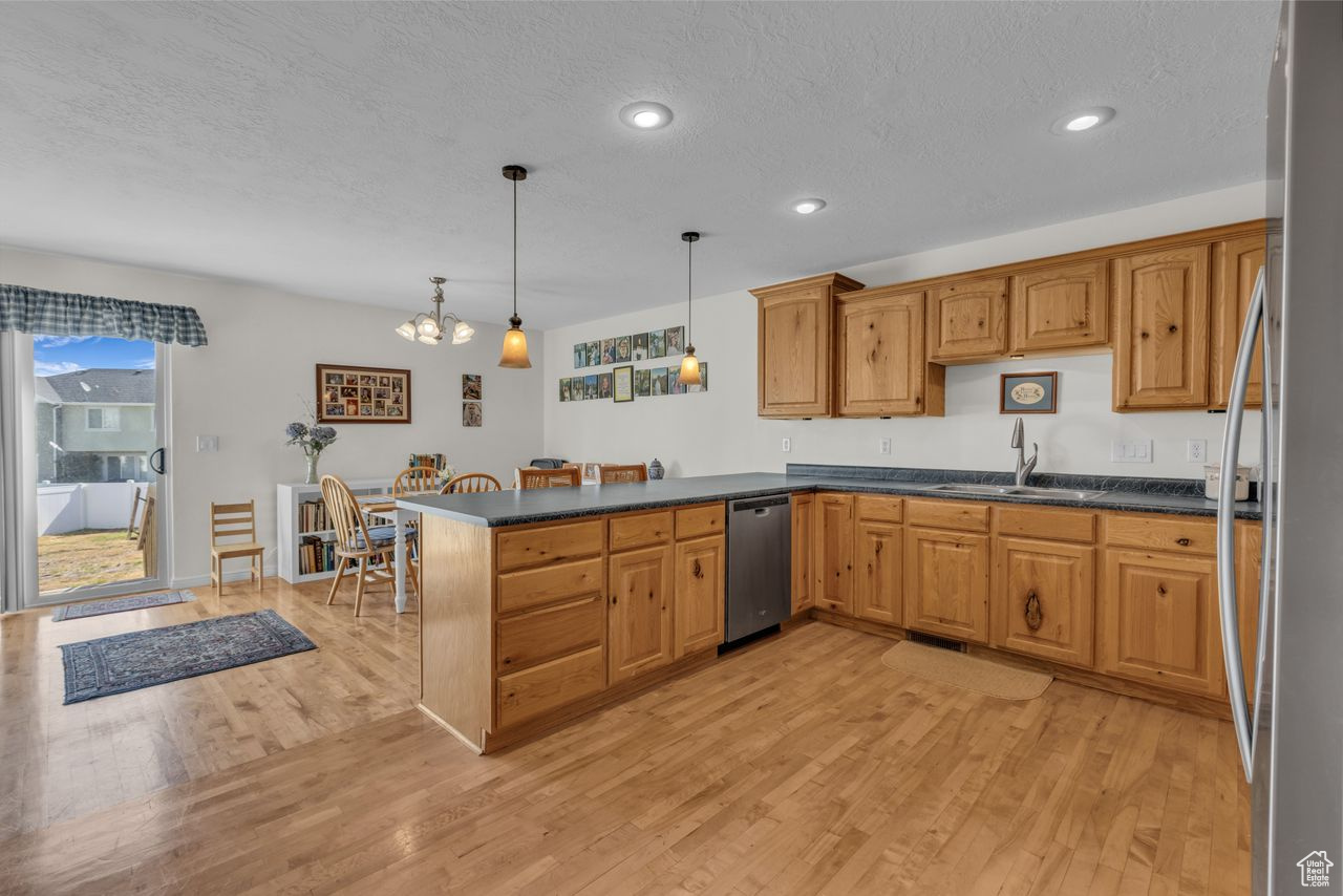Herriman, Utah, 84096, United States, 3 Bedrooms Bedrooms, ,2 BathroomsBathrooms,Residential,For Sale,1902167