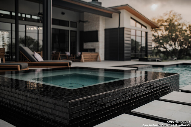 Victoria, Texas, 77904, United States, 4 Bedrooms Bedrooms, ,5 BathroomsBathrooms,Residential,For Sale,1997014