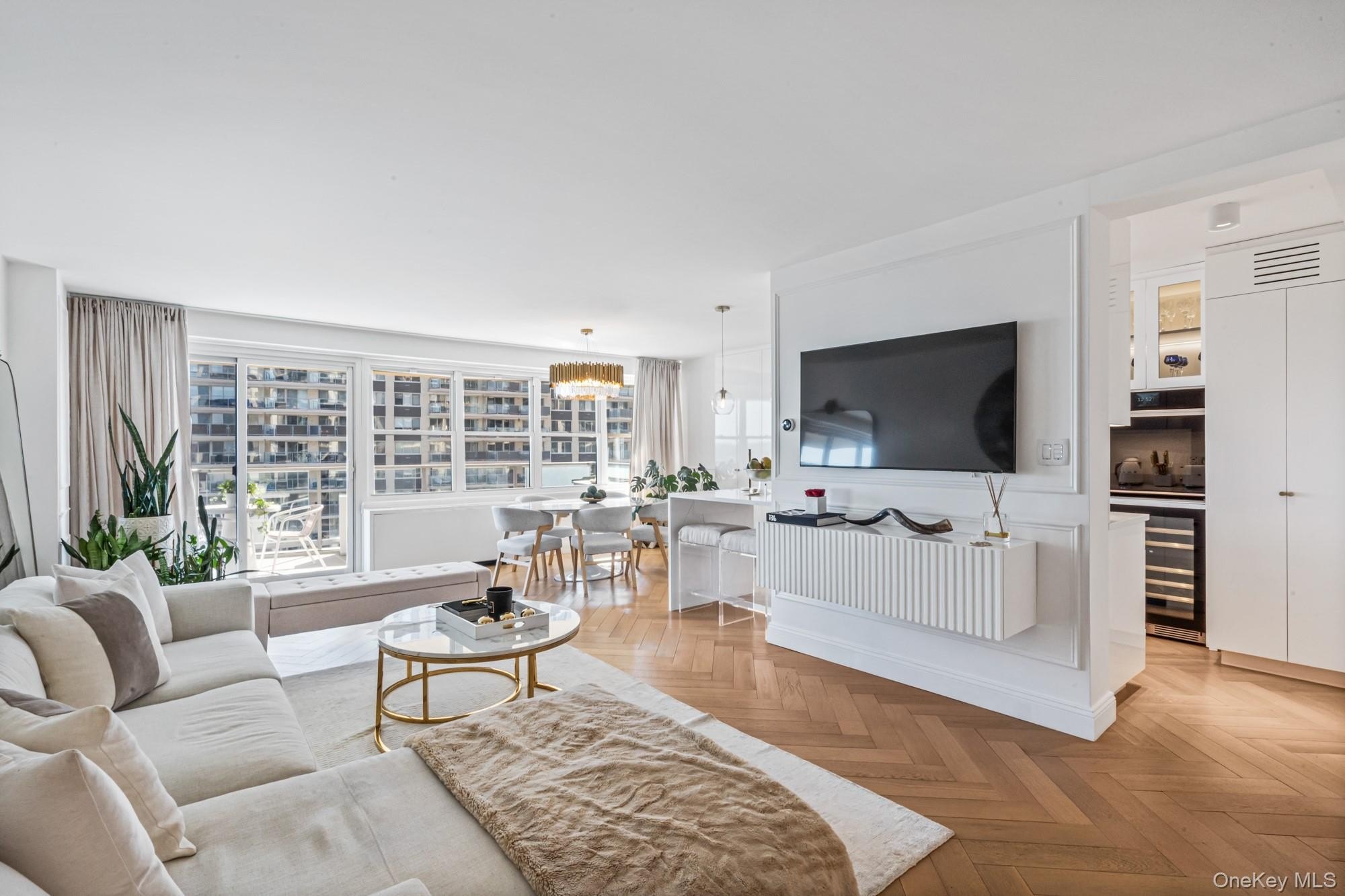 Bayside, New York, 11360, United States, 3 Bedrooms Bedrooms, ,2 BathroomsBathrooms,Residential,For Sale,2048394