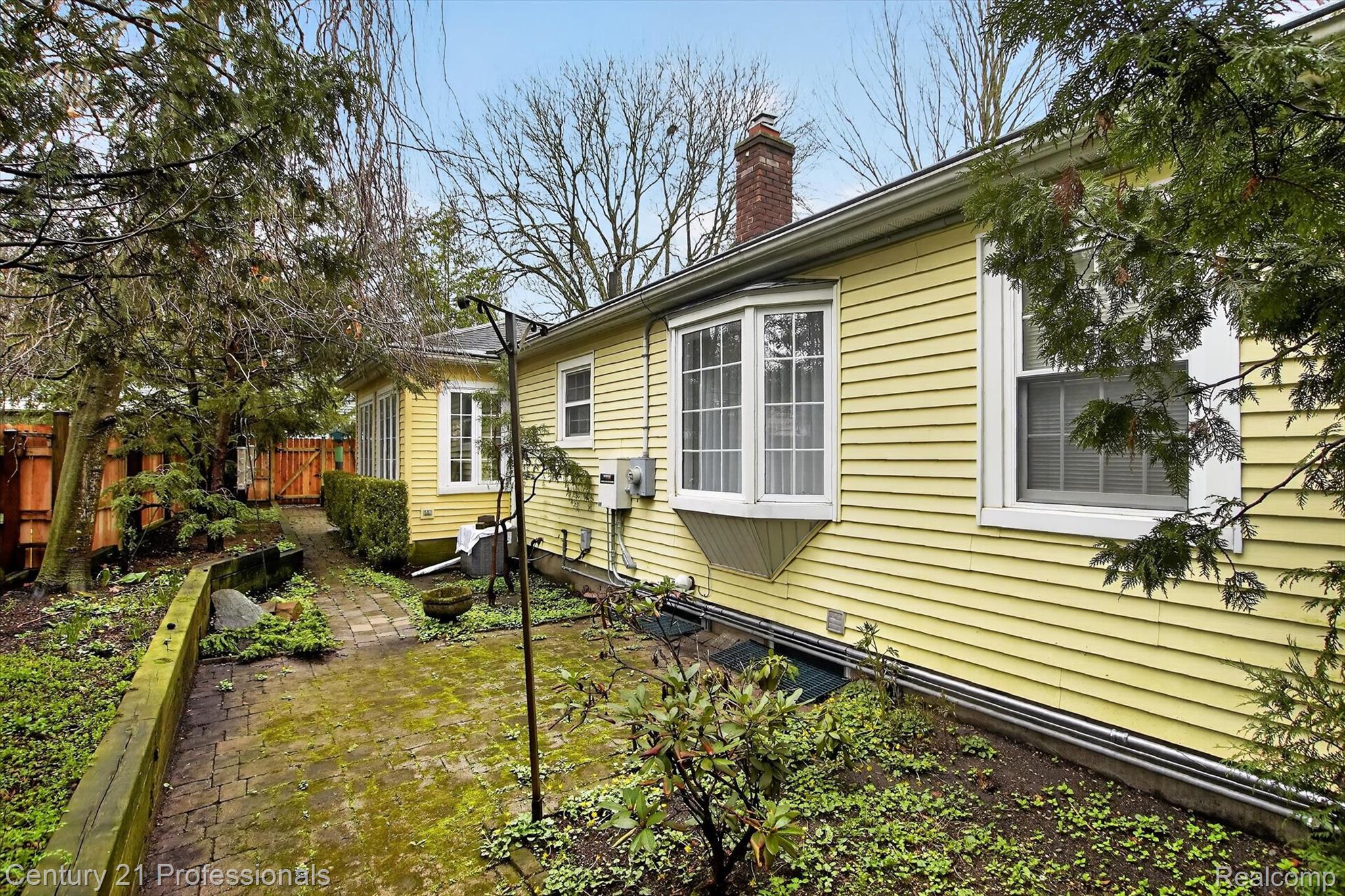 AnnArbor, Michigan, 48103, United States, 3 Bedrooms Bedrooms, ,2 BathroomsBathrooms,Residential,For Sale,2038330