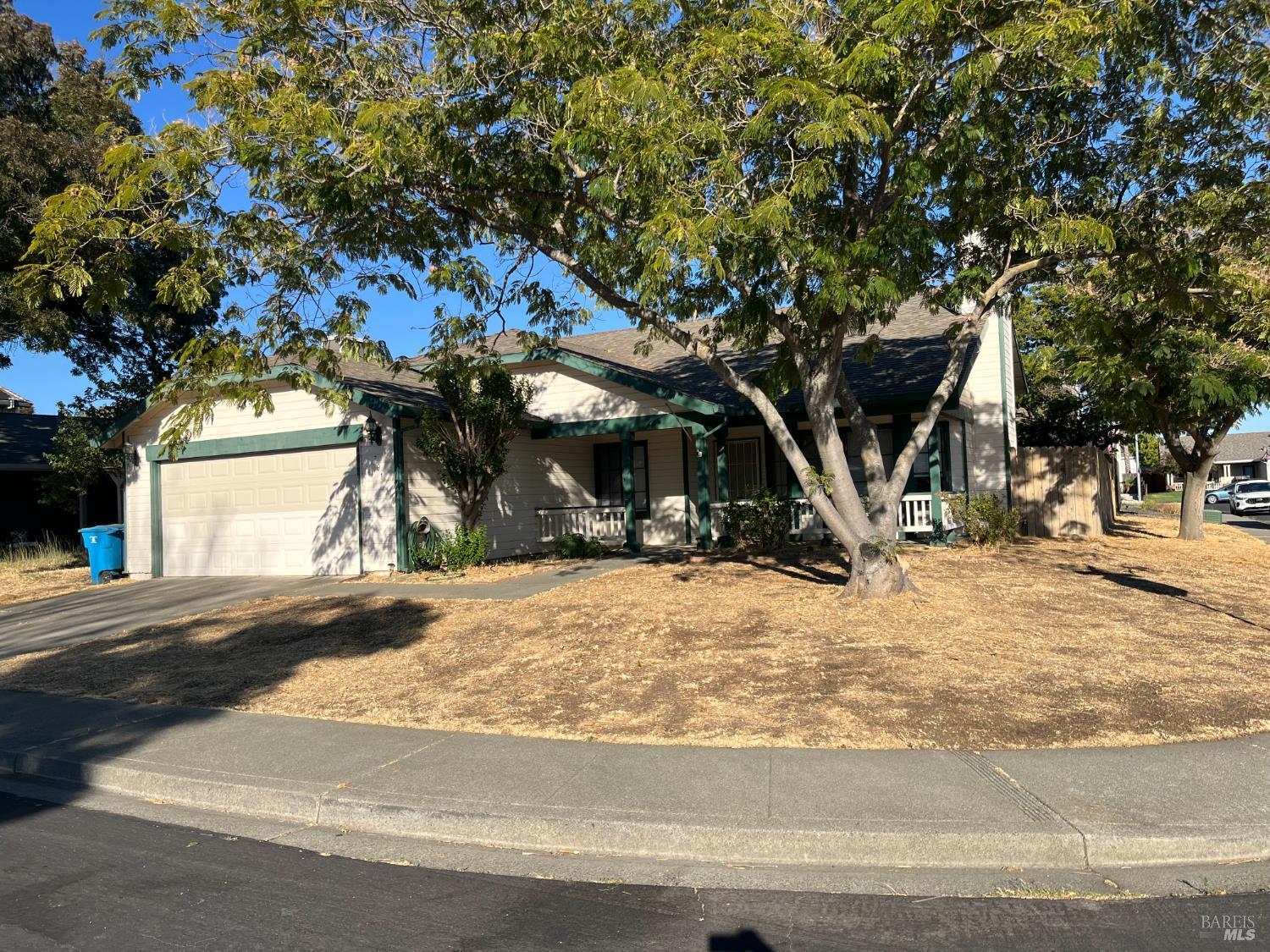 Vacaville, California, 95687, United States, 3 Bedrooms Bedrooms, ,2 BathroomsBathrooms,Residential,For Sale,1909138