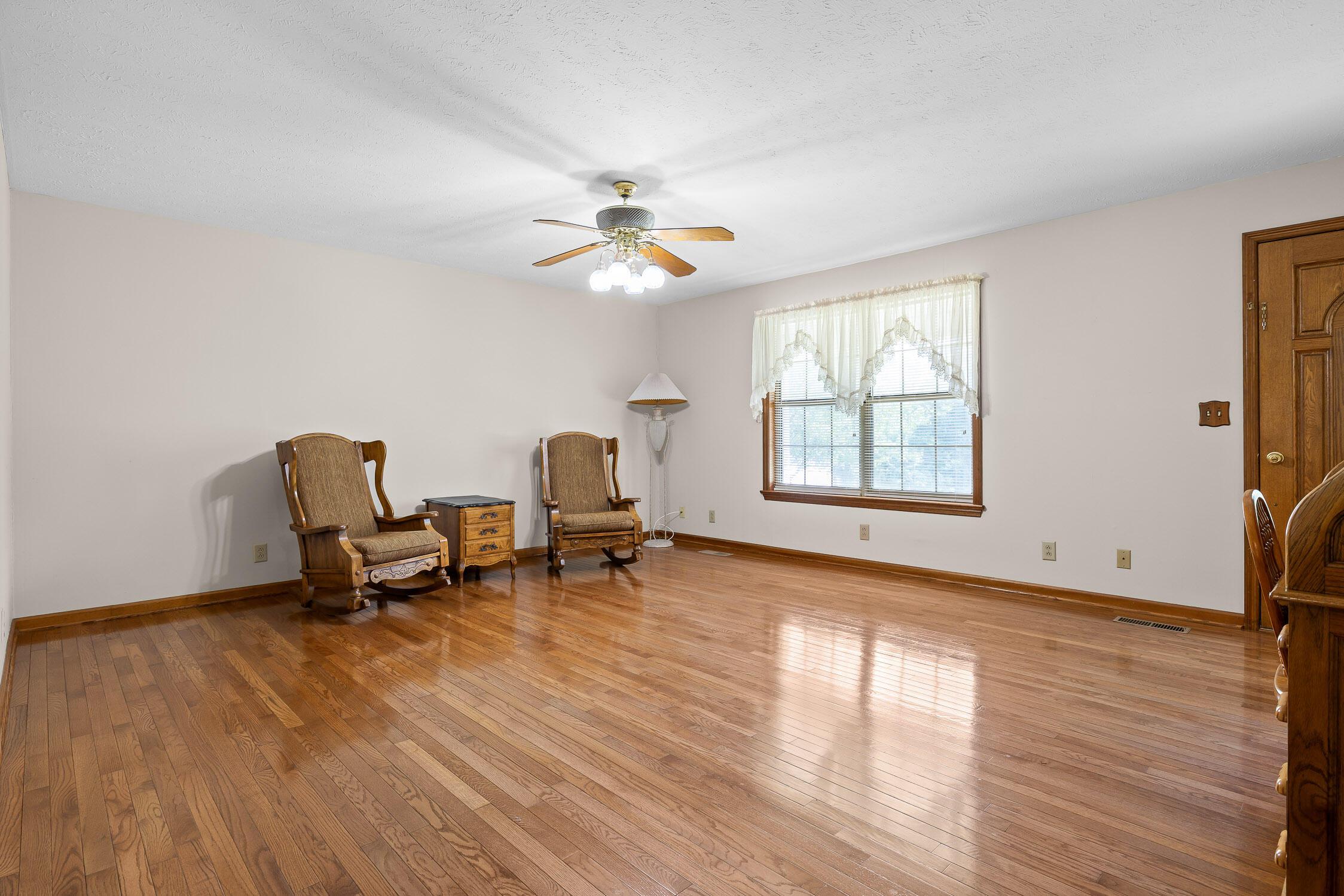 Ringgold, Georgia, 30736, United States, 6 Bedrooms Bedrooms, ,4 BathroomsBathrooms,Residential,For Sale,1927456