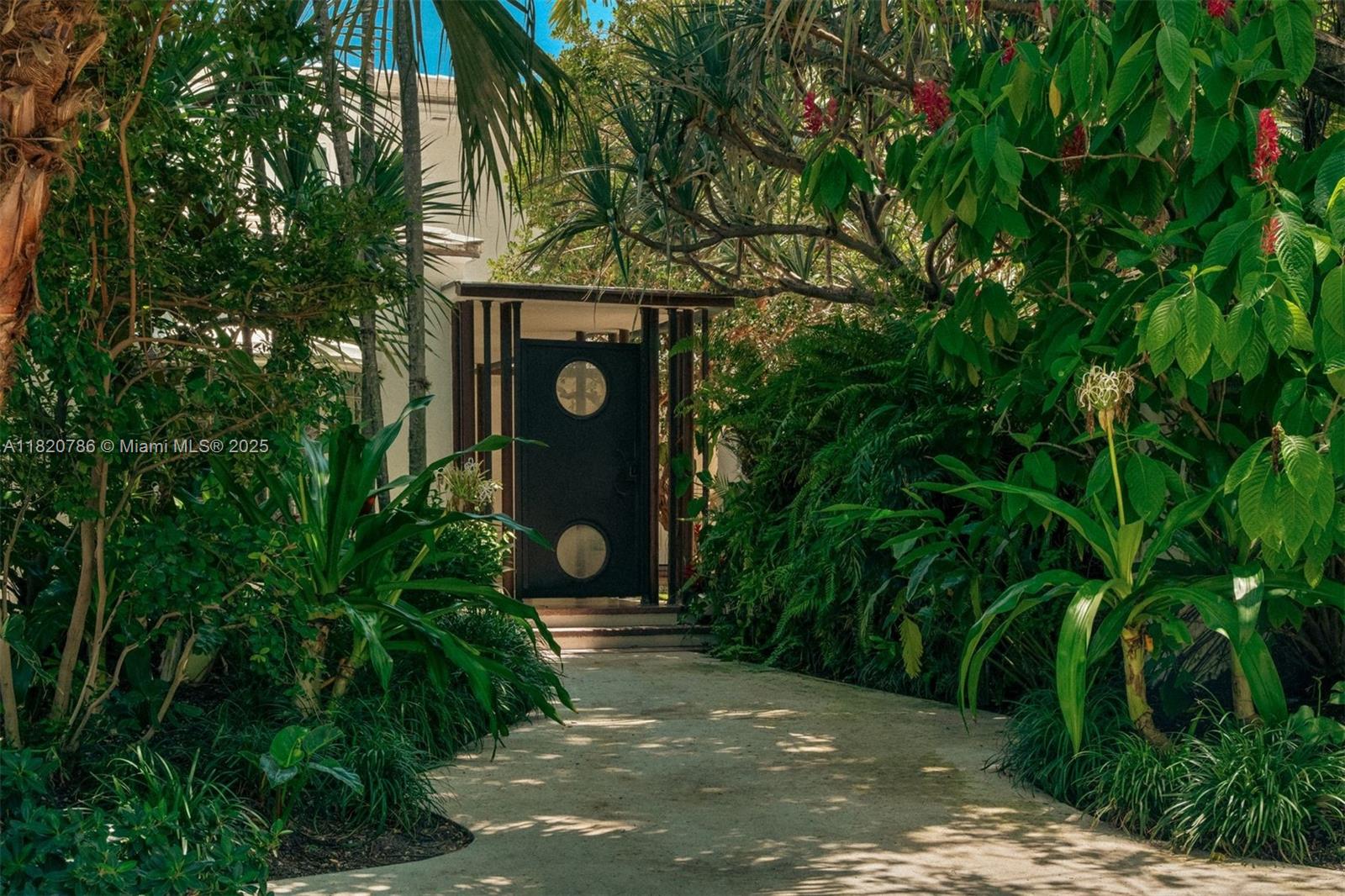 Miami Beach, Florida, 33140, United States, 3 Bedrooms Bedrooms, ,4 BathroomsBathrooms,Residential,For Sale,1858063