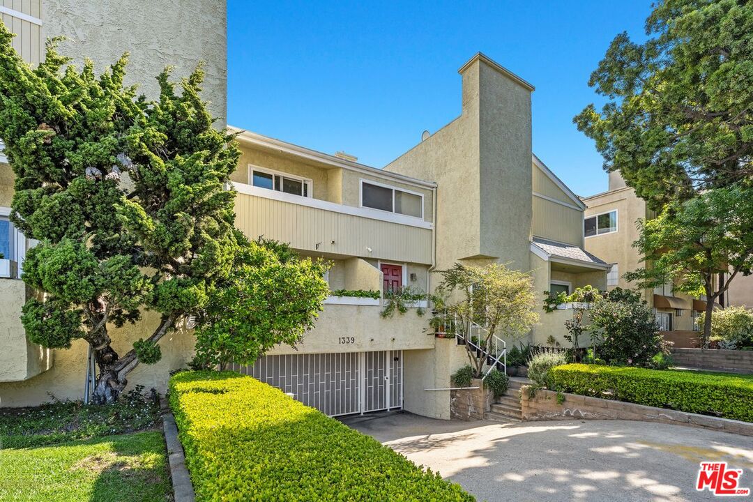 Santa Monica, California, 90404, United States, 3 Bedrooms Bedrooms, ,3 BathroomsBathrooms,Residential,For Sale,1779157