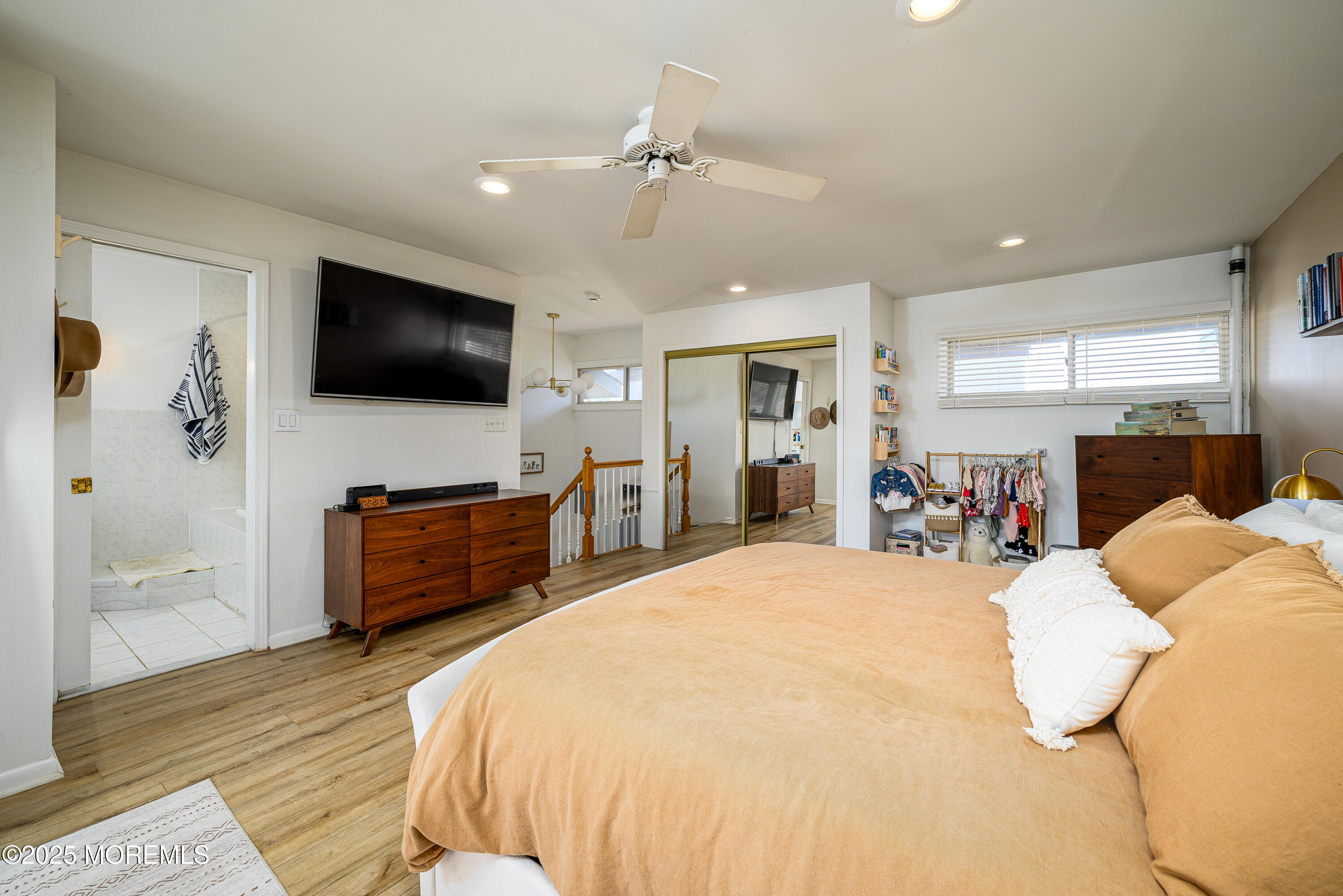 Red Bank, New Jersey, 07701, United States, 2 Bedrooms Bedrooms, ,3 BathroomsBathrooms,Residential,For Sale,1970602