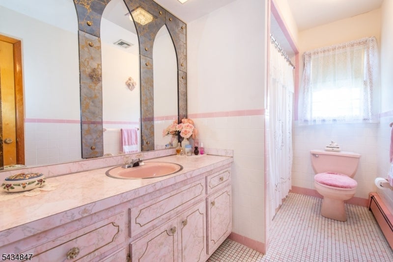 Woodland Park, New Jersey, 07424, United States, 3 Bedrooms Bedrooms, ,3 BathroomsBathrooms,Residential,For Sale,2048674