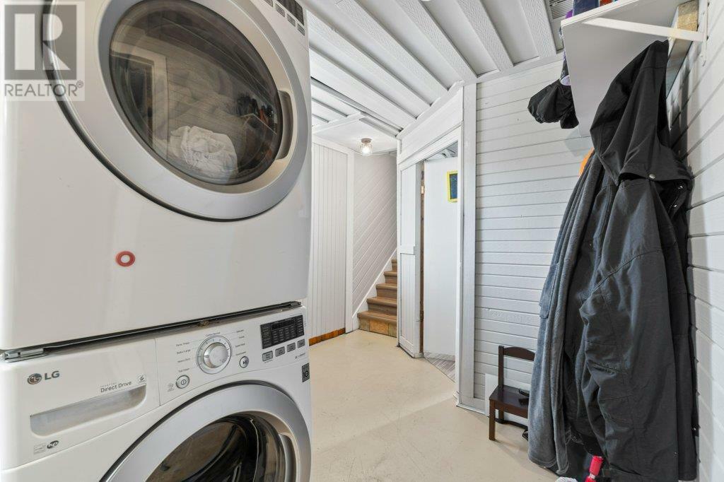 SICAMOUS, British Columbia, V0E 2V0, CA, 4 Bedrooms Bedrooms, ,2 BathroomsBathrooms,Residential,For Sale,1838473