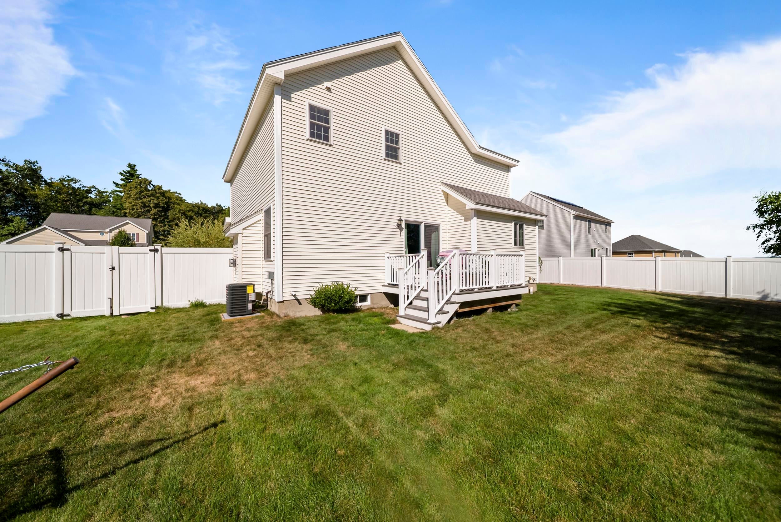 Hooksett, New Hampshire, 03106, United States, 3 Bedrooms Bedrooms, ,2 BathroomsBathrooms,Residential,For Sale,1942312