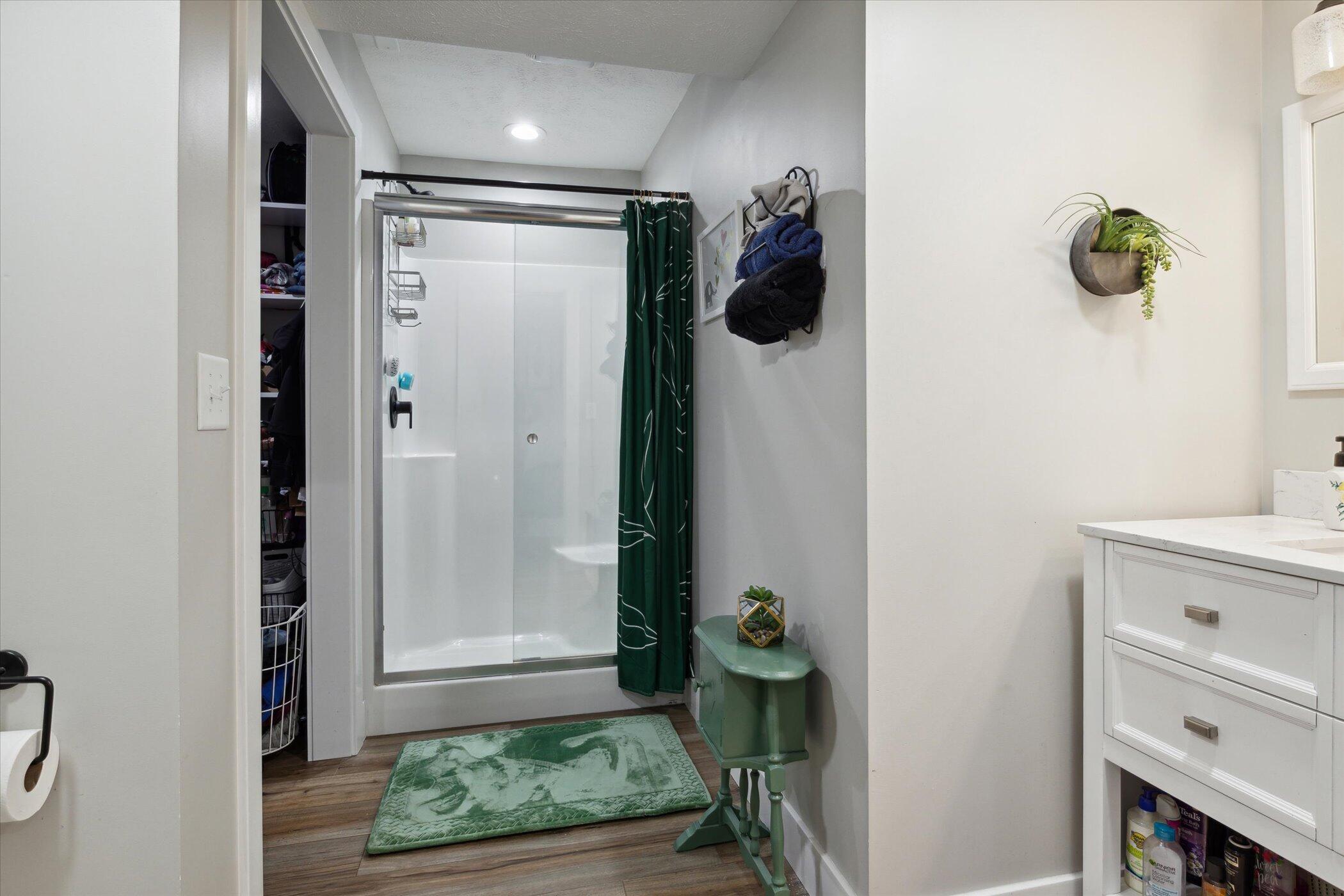 Edwardsburg, Michigan, 49112, United States, 4 Bedrooms Bedrooms, ,4 BathroomsBathrooms,Residential,For Sale,1989598