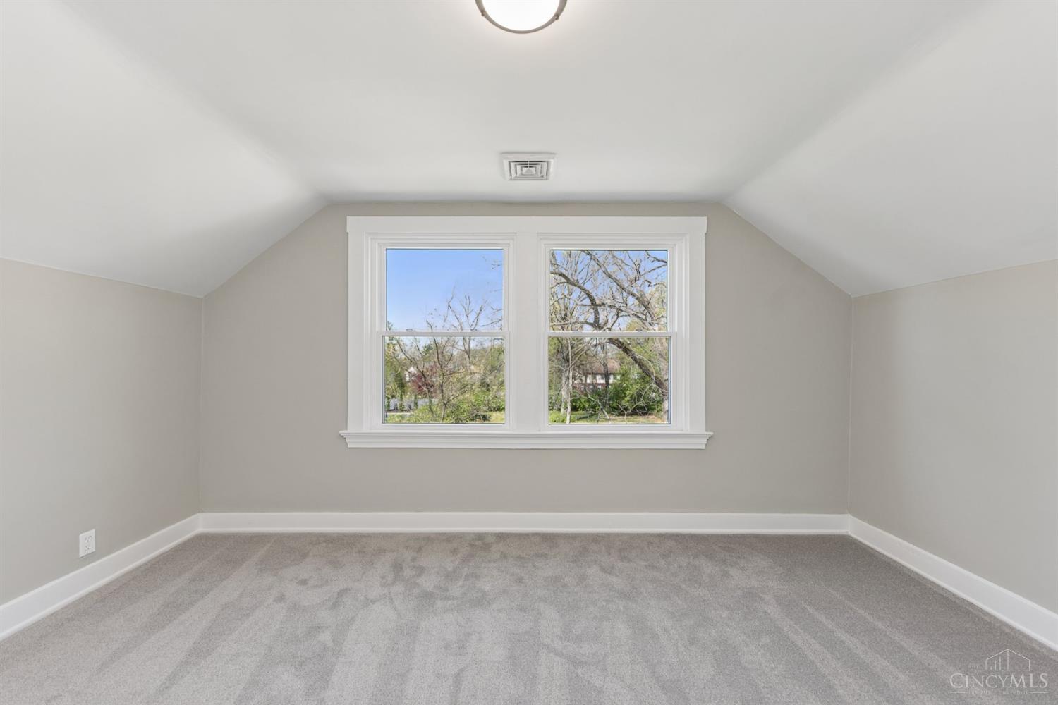 Cincinnati, Ohio, 45227, United States, 5 Bedrooms Bedrooms, ,3 BathroomsBathrooms,Residential,For Sale,1939173