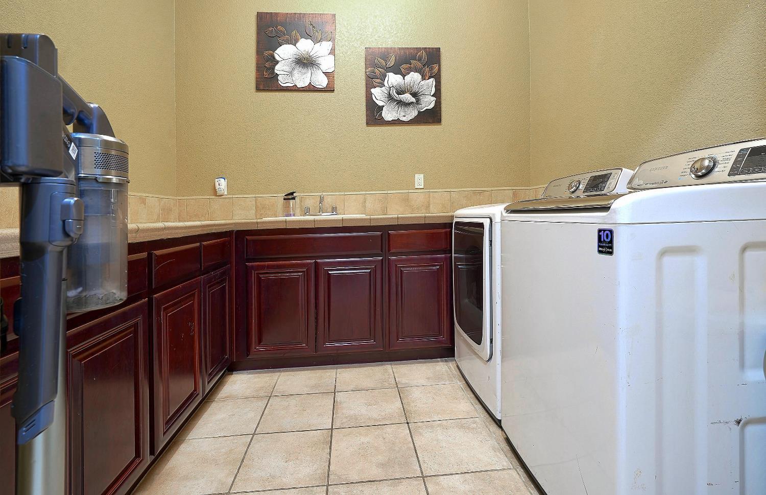 Lincoln, California, 95648, United States, 7 Bedrooms Bedrooms, ,5 BathroomsBathrooms,Residential,For Sale,1984434