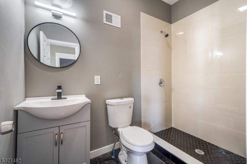 Newark City, New Jersey, 07103, United States, 6 Bedrooms Bedrooms, ,3 BathroomsBathrooms,Residential,For Sale,2002915