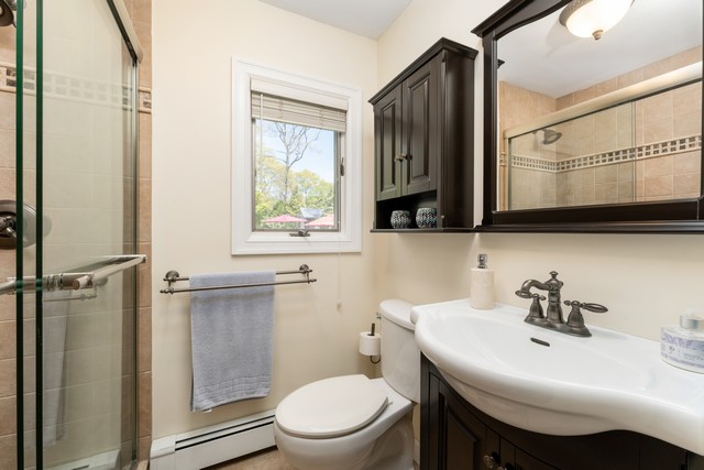 Shoreham, New York, 11786, United States, 5 Bedrooms Bedrooms, ,3 BathroomsBathrooms,Residential,For Sale,1990330