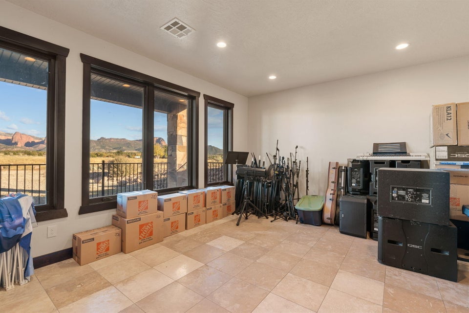 New Harmony, Utah, 84757, United States, 5 Bedrooms Bedrooms, ,6 BathroomsBathrooms,Residential,For Sale,2000791