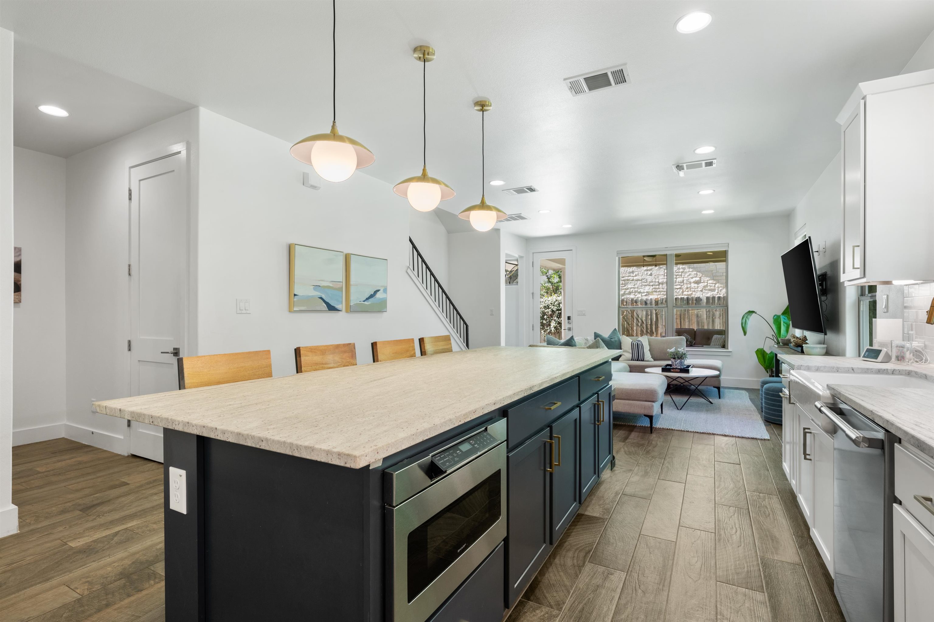 Meadowlakes, Texas, 78654, United States, 5 Bedrooms Bedrooms, ,4 BathroomsBathrooms,Residential,For Sale,1796370