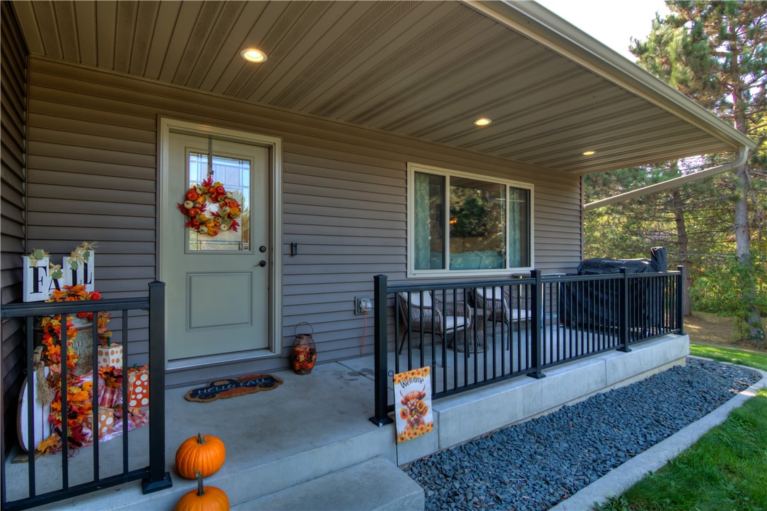 Cadott, Wisconsin, 54727, United States, 4 Bedrooms Bedrooms, ,2 BathroomsBathrooms,Residential,For Sale,1961468