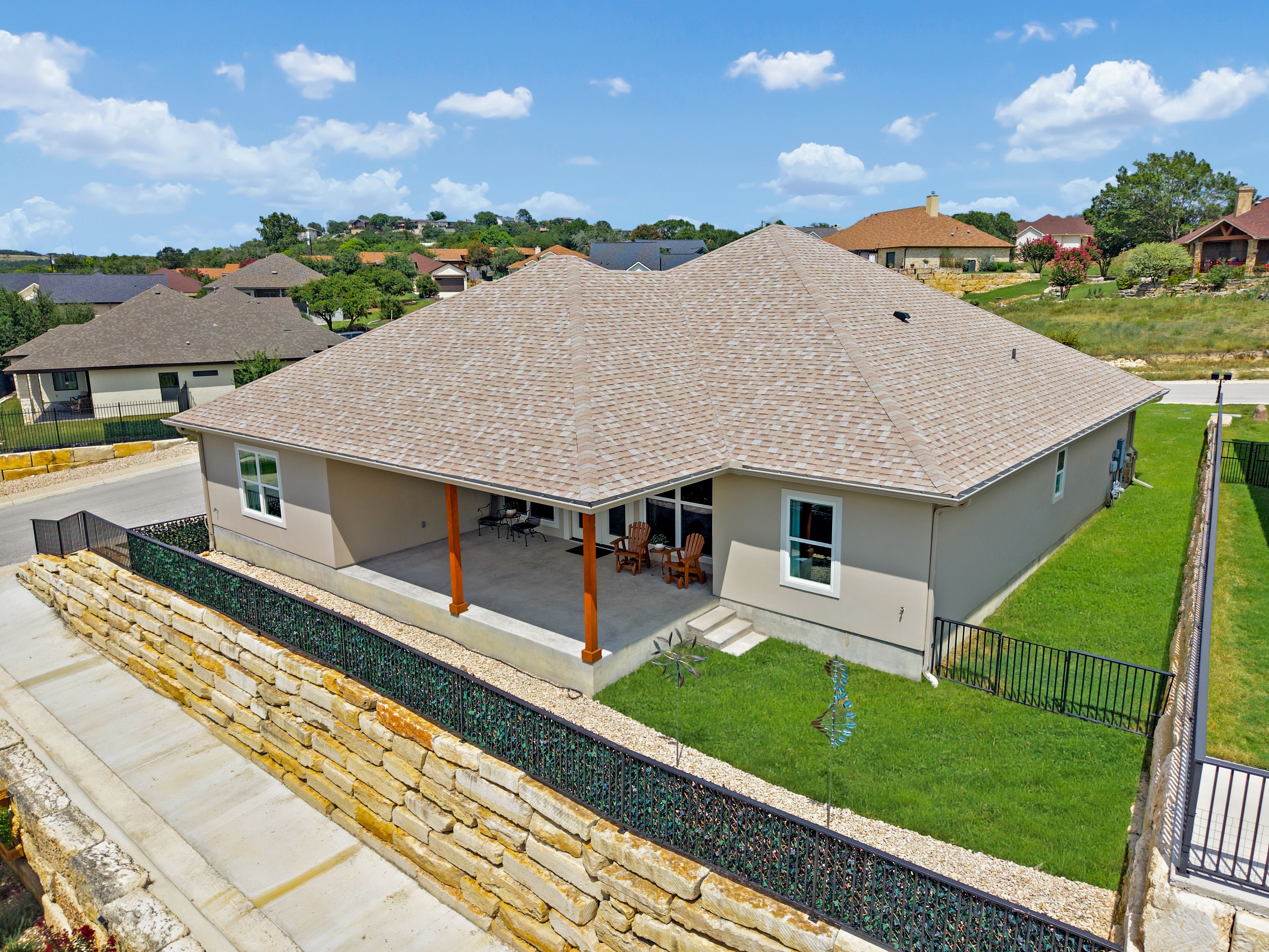  Beautiful Single Story Garden Home - 物件實景