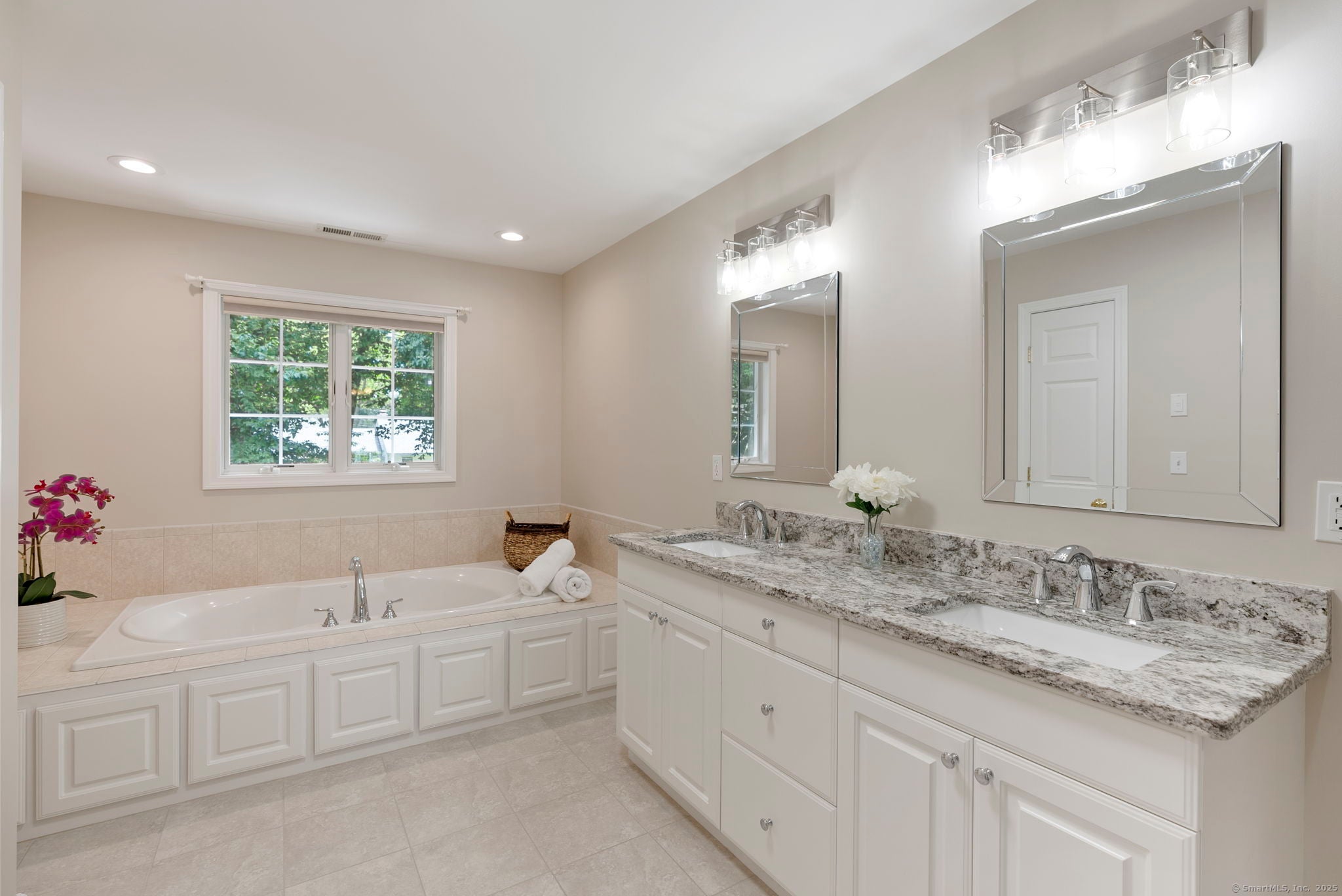 Manchester, Connecticut, 06040, United States, 4 Bedrooms Bedrooms, ,3 BathroomsBathrooms,Residential,For Sale,1916199