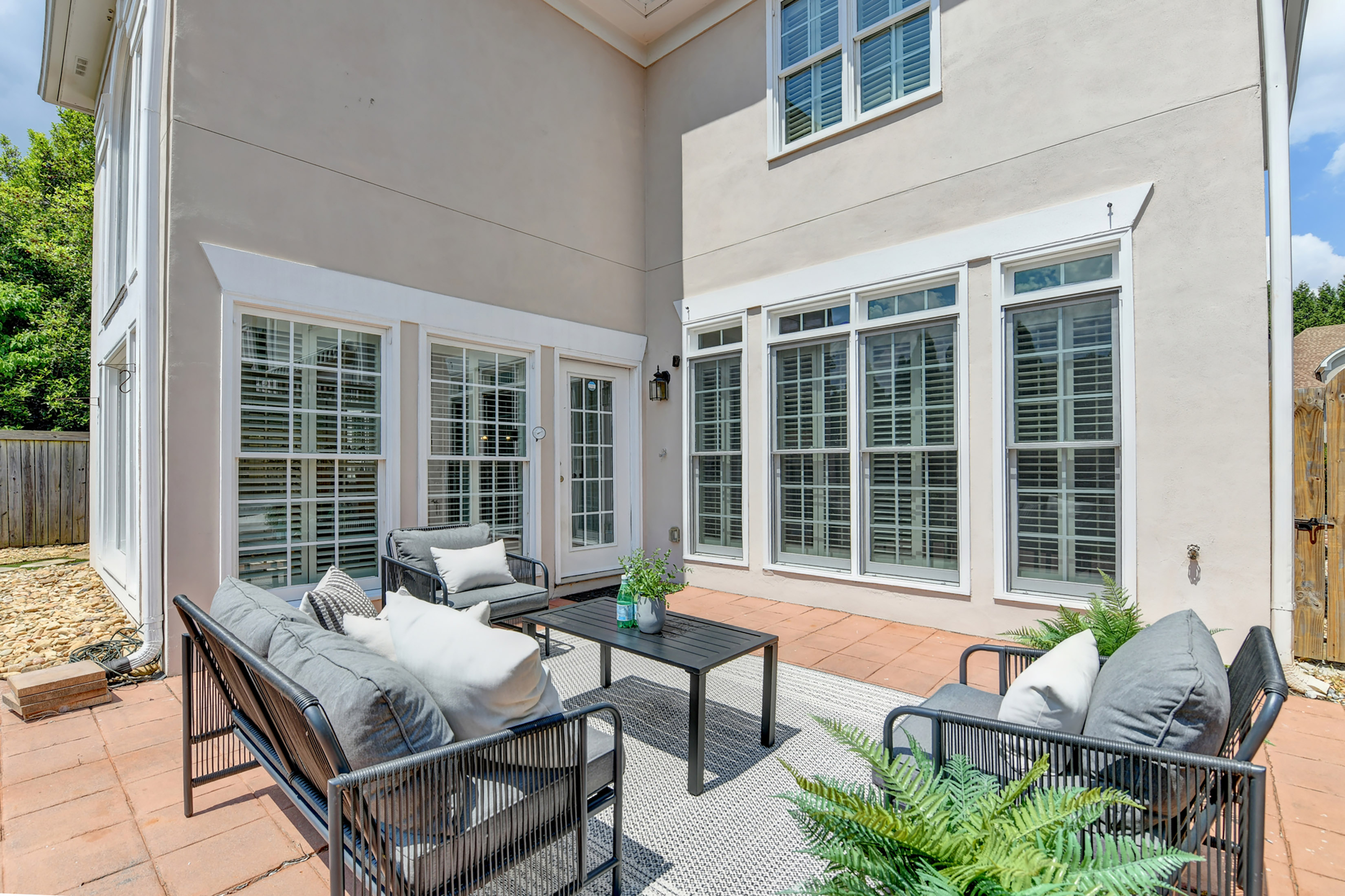  Charming Home Located In A Sought-After Swim And Tennis Community - 物件實景